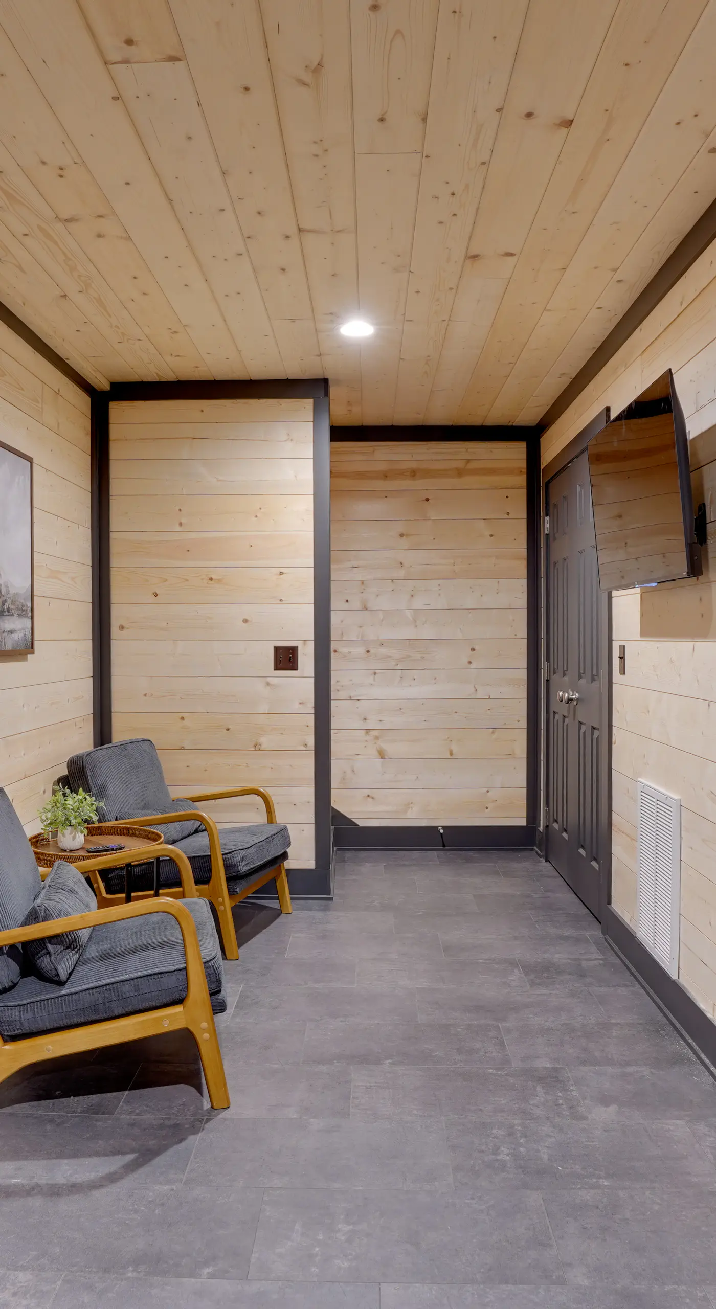 Steps to Lake! Pet-Friendly Murray Retreat w/ Deck