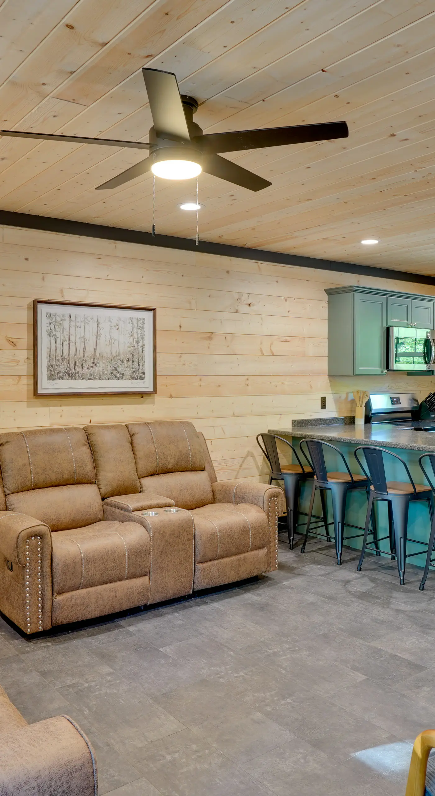 Steps to Lake! Pet-Friendly Murray Retreat w/ Deck