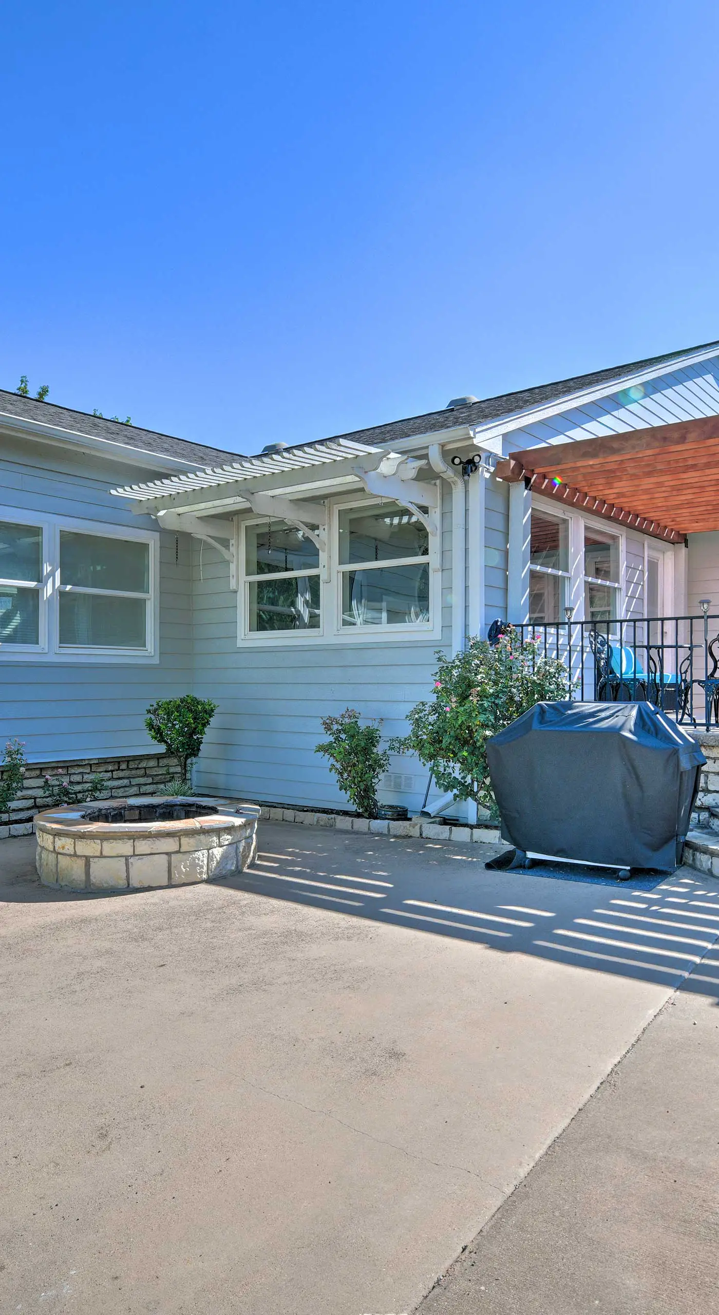 Spacious Granbury Home w/ Lakefront Outdoor Oasis!