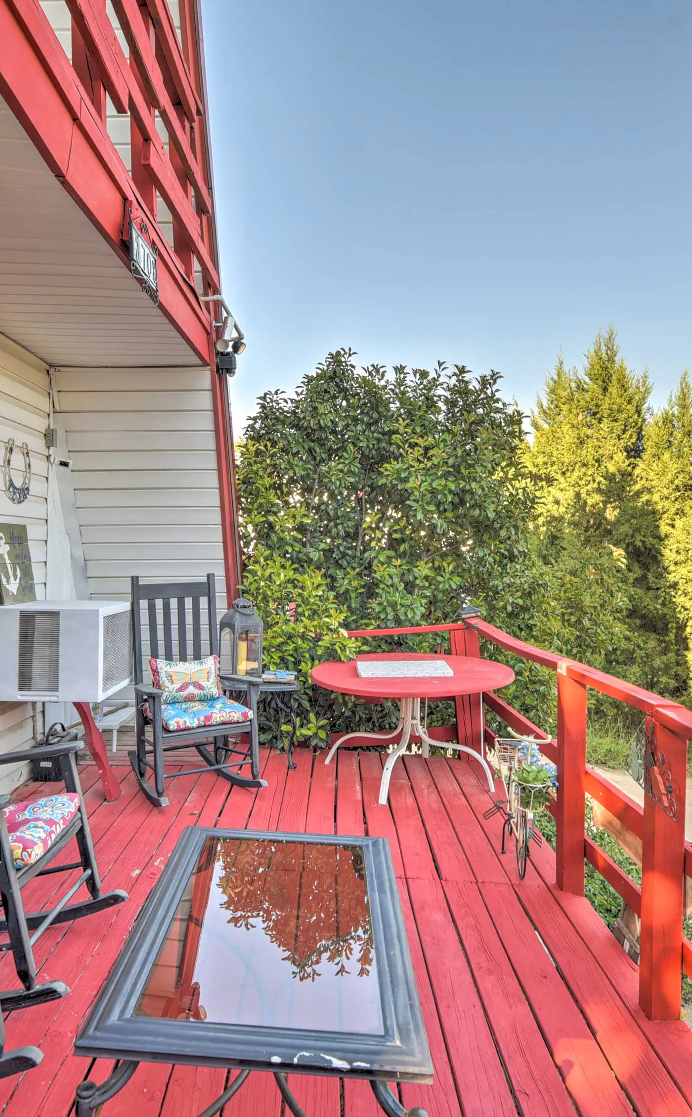 Steps to Lake! Charming Cabin: Pool Access & Decks