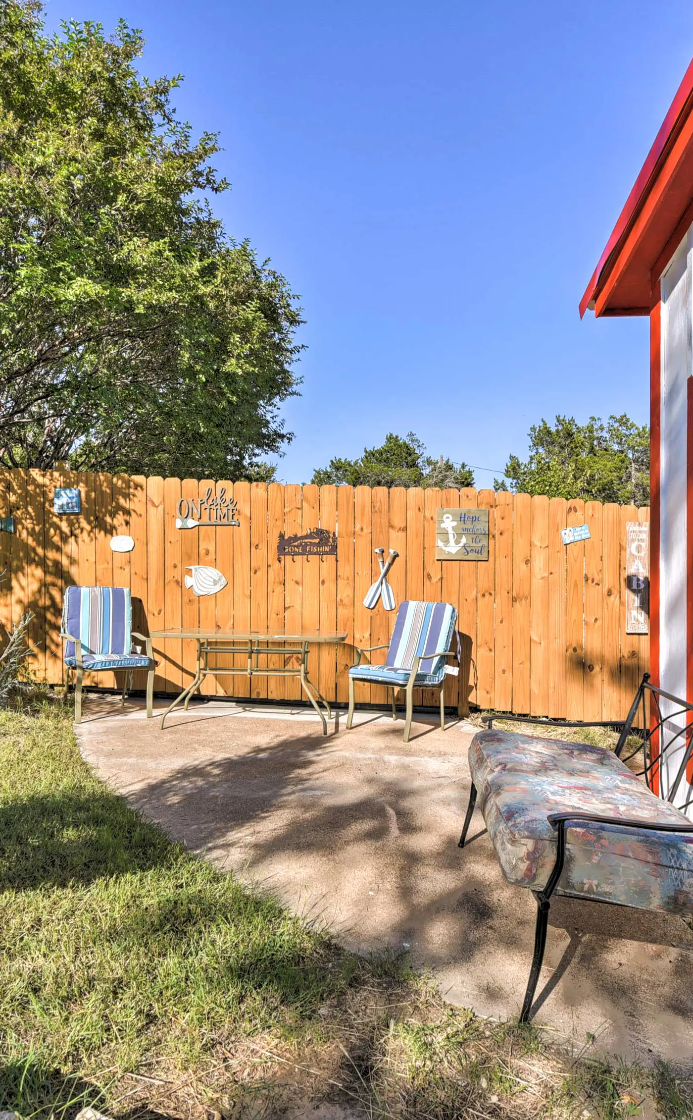 Steps to Lake! Charming Cabin: Pool Access & Decks