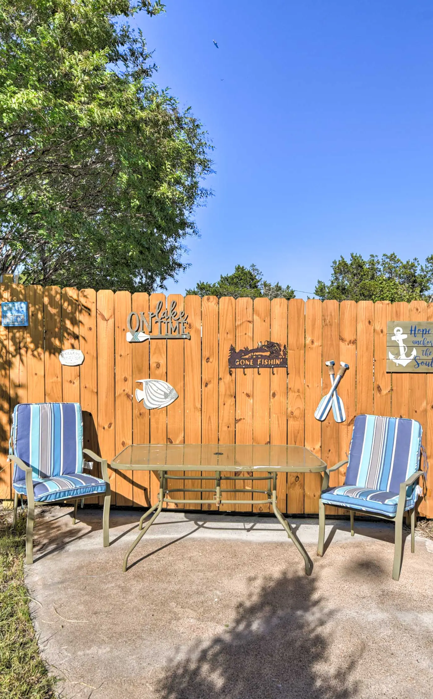 Steps to Lake! Charming Cabin: Pool Access & Decks
