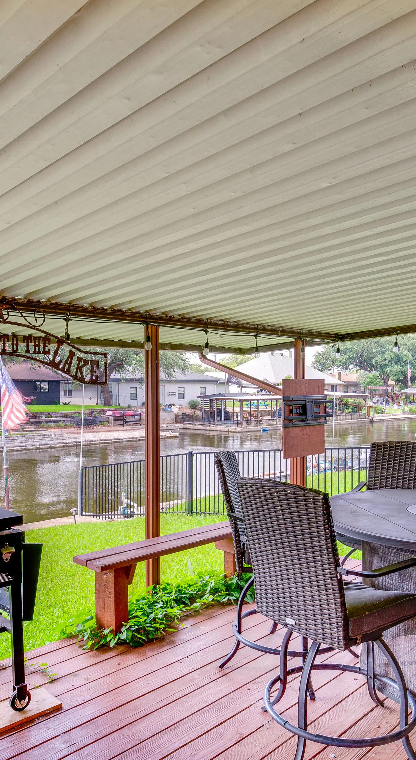Home on Lake Granbury w/ Hot Tub: 5 Mi to Dtwn!