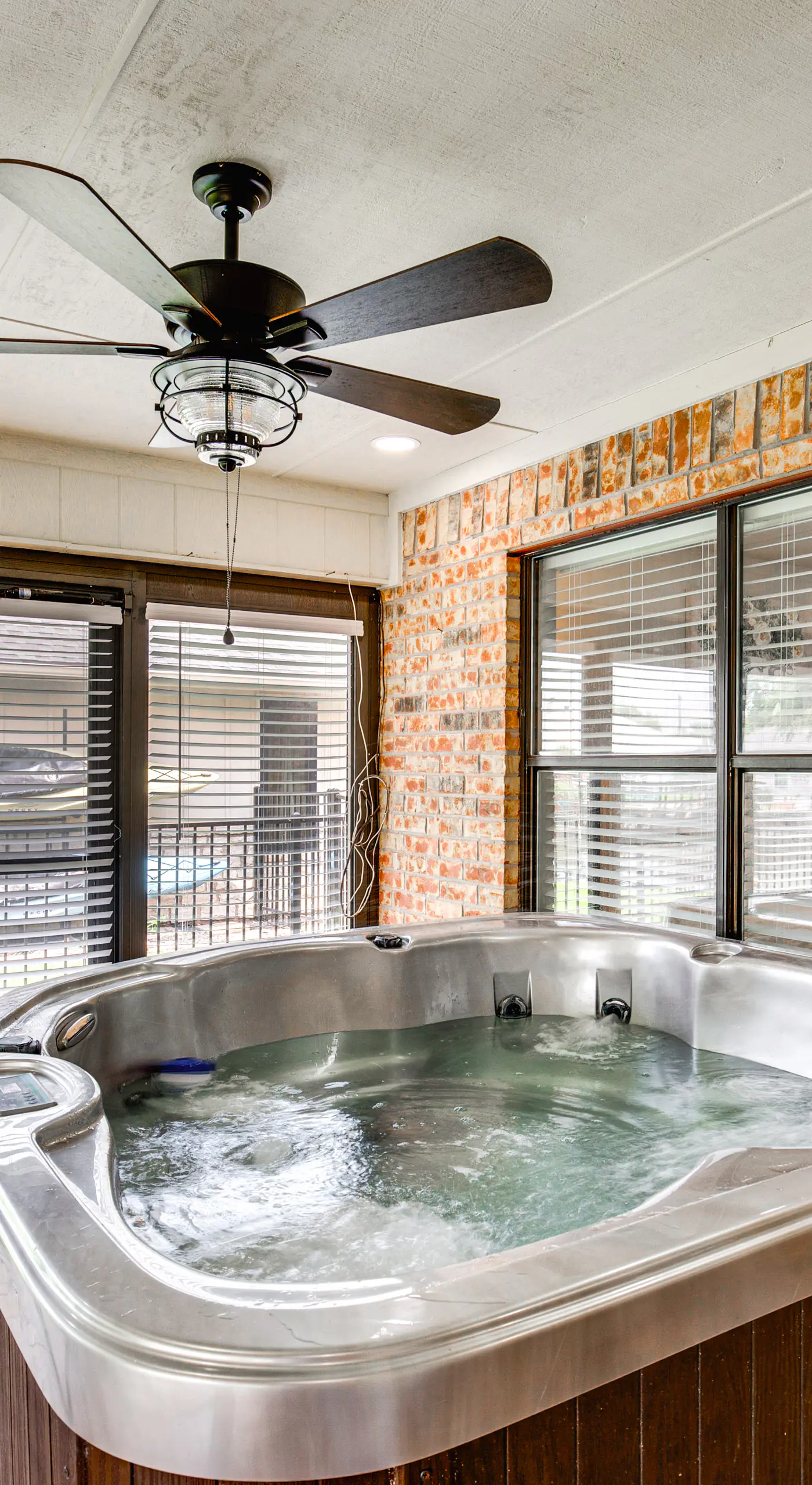 Home on Lake Granbury w/ Hot Tub: 5 Mi to Dtwn!