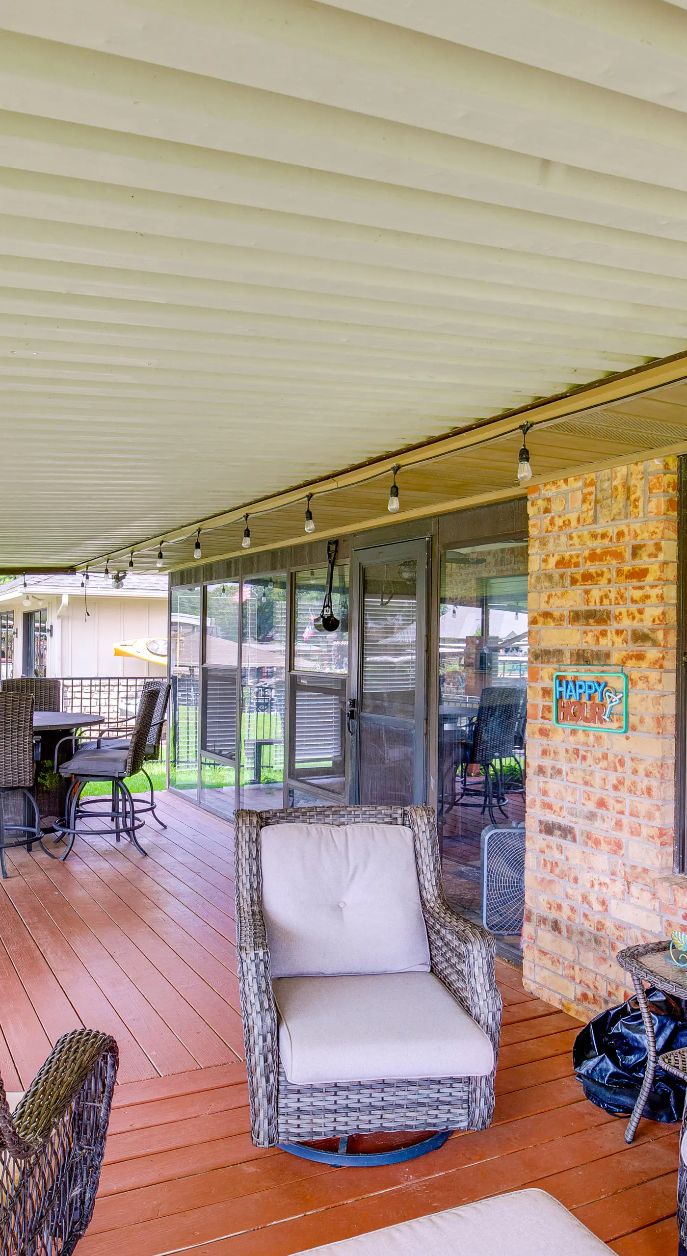 Home on Lake Granbury w/ Hot Tub: 5 Mi to Dtwn!