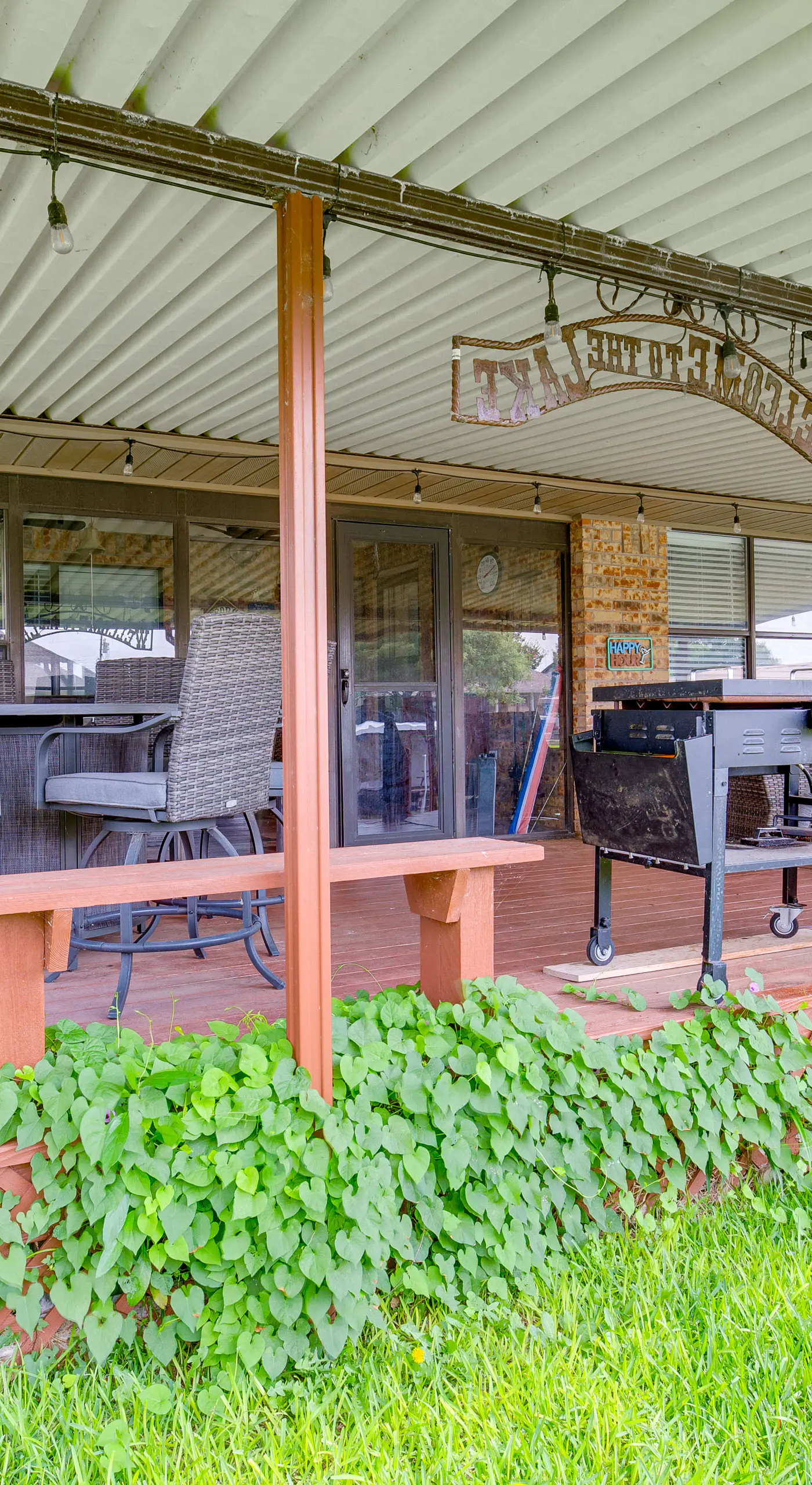 Home on Lake Granbury w/ Hot Tub: 5 Mi to Dtwn!