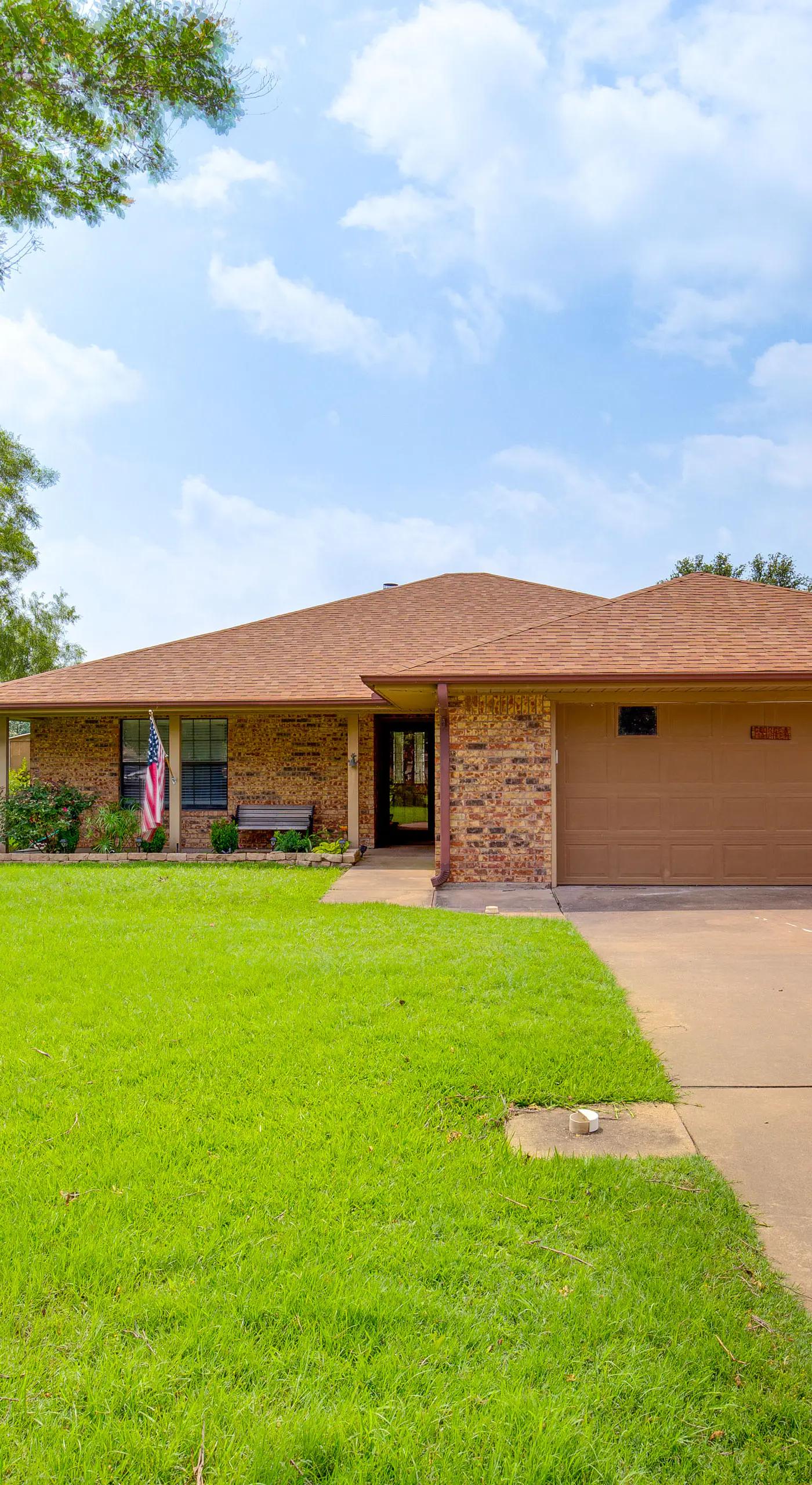 Home on Lake Granbury w/ Hot Tub: 5 Mi to Dtwn!
