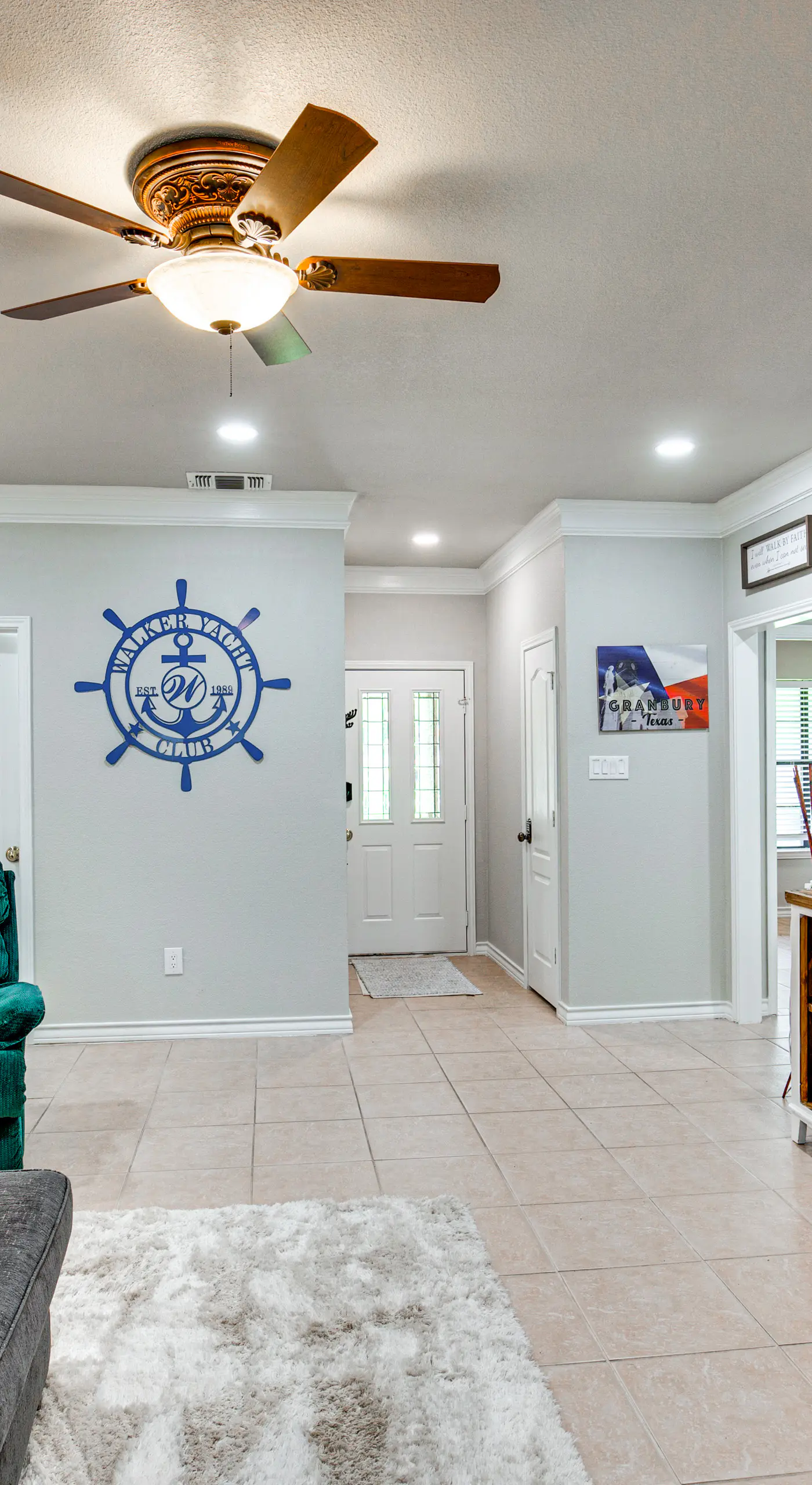 Home on Lake Granbury w/ Hot Tub: 5 Mi to Dtwn!