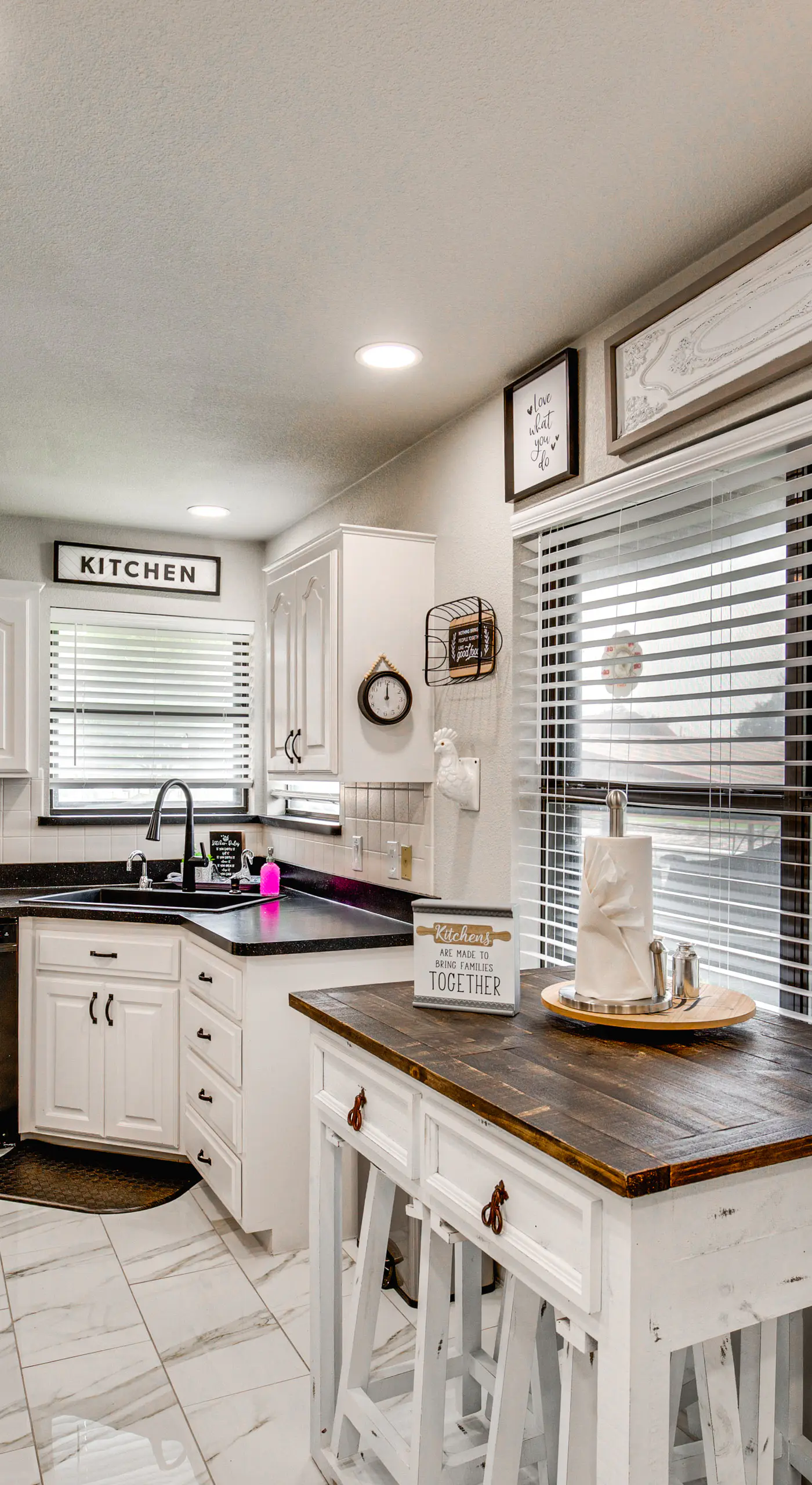 Home on Lake Granbury w/ Hot Tub: 5 Mi to Dtwn!