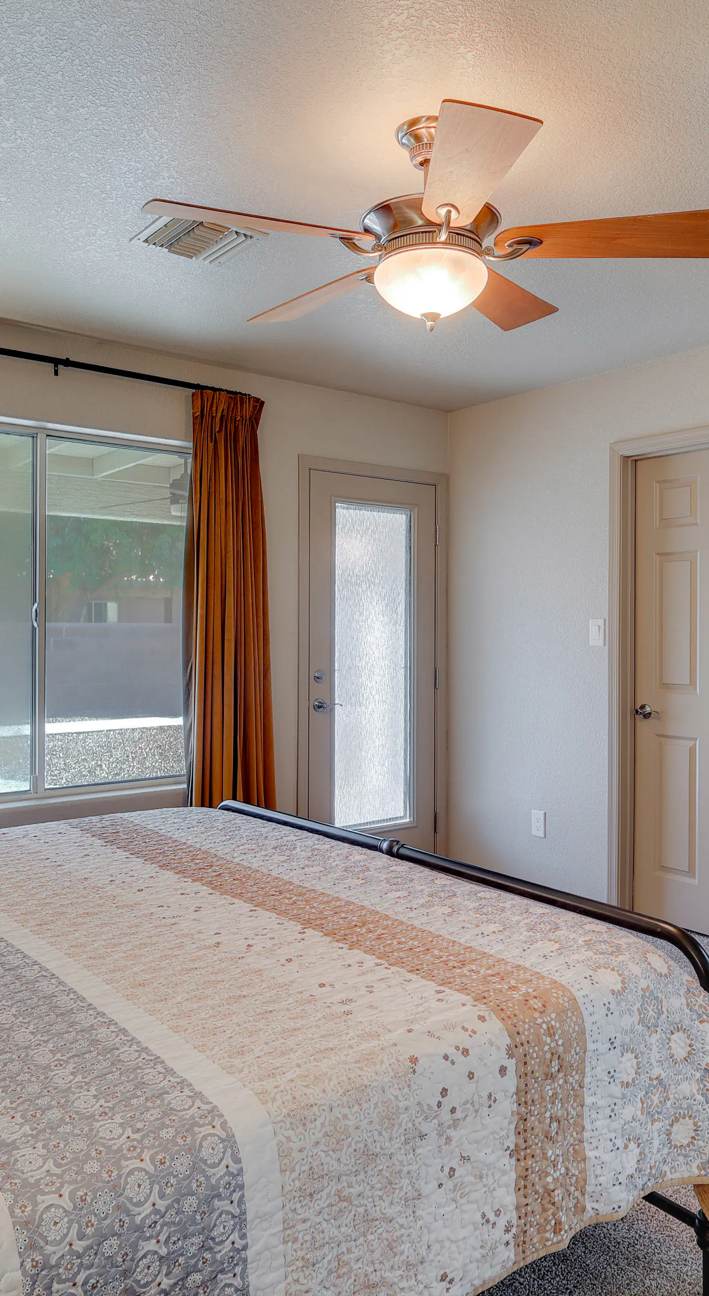 Foothills Family Home Near Lake & Colorado River!