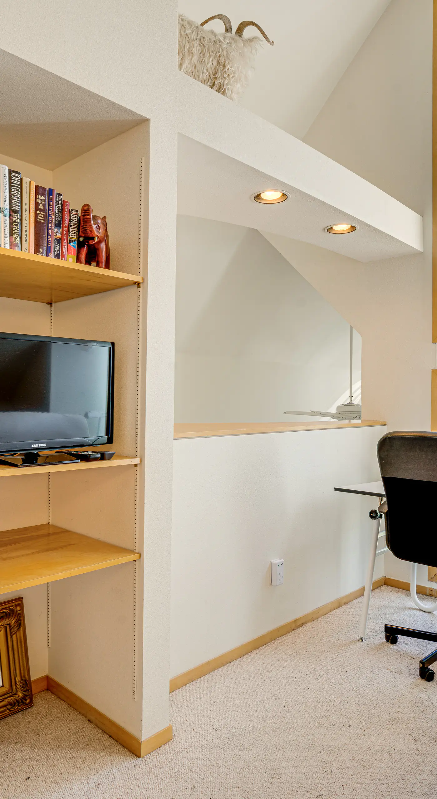 Mtn-View Deck, Workspace! Walkable Frisco Condo