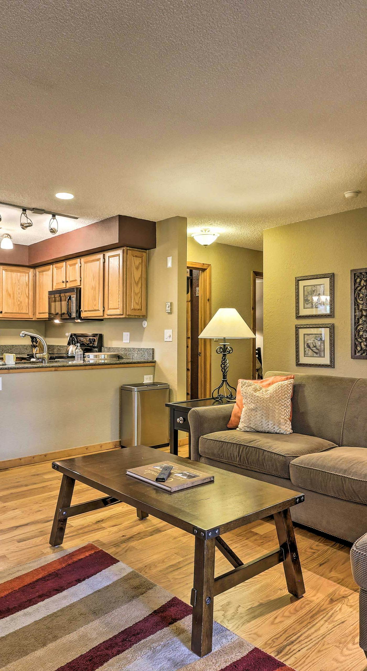 Cozy Condo on Vasquez Creek w/ Free Shuttle Access
