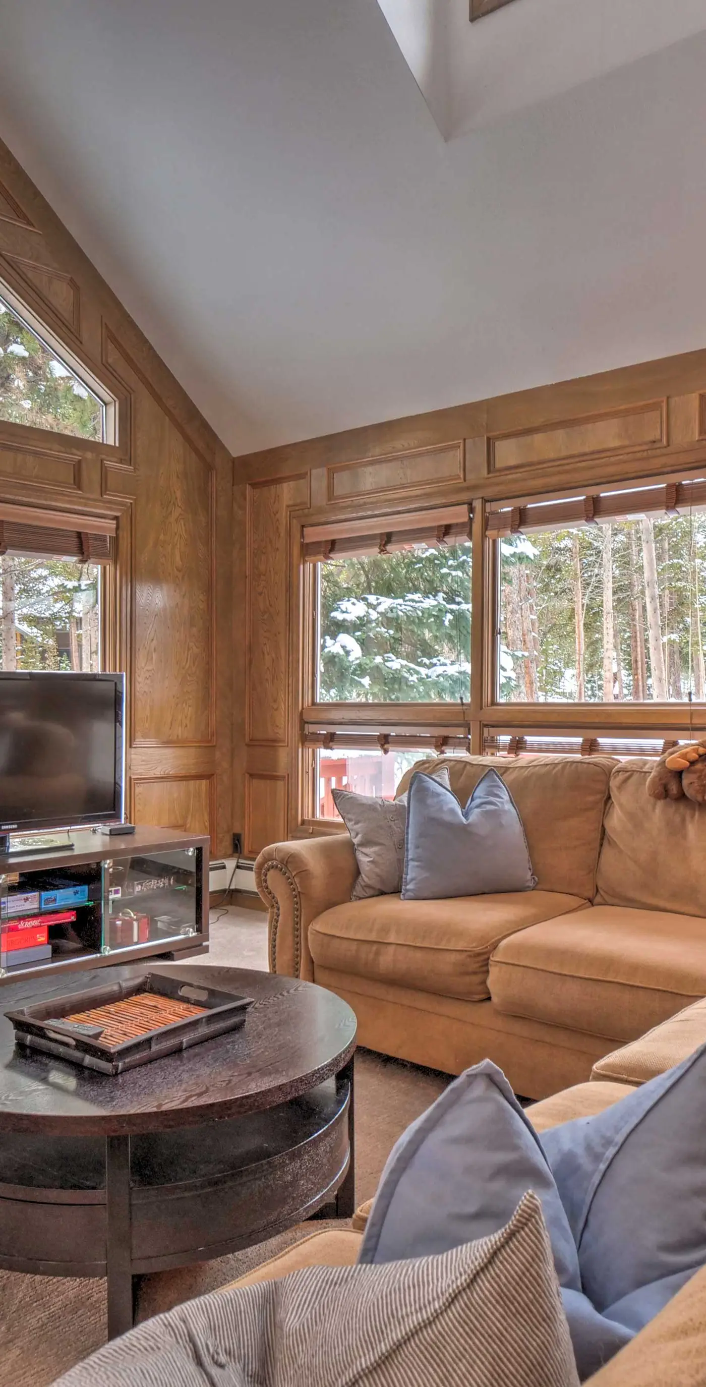 2 Mi to Slopes! Hot Tub Hideaway in Breckenridge