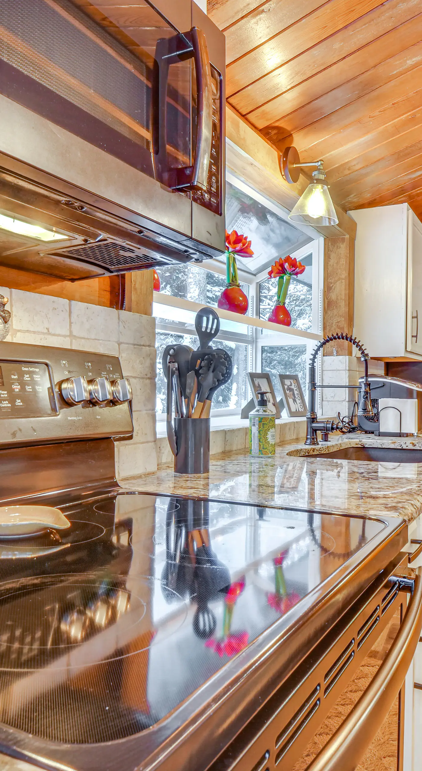 5 Mi to Breckenridge Ski Resort: Cozy Wood Cabin!