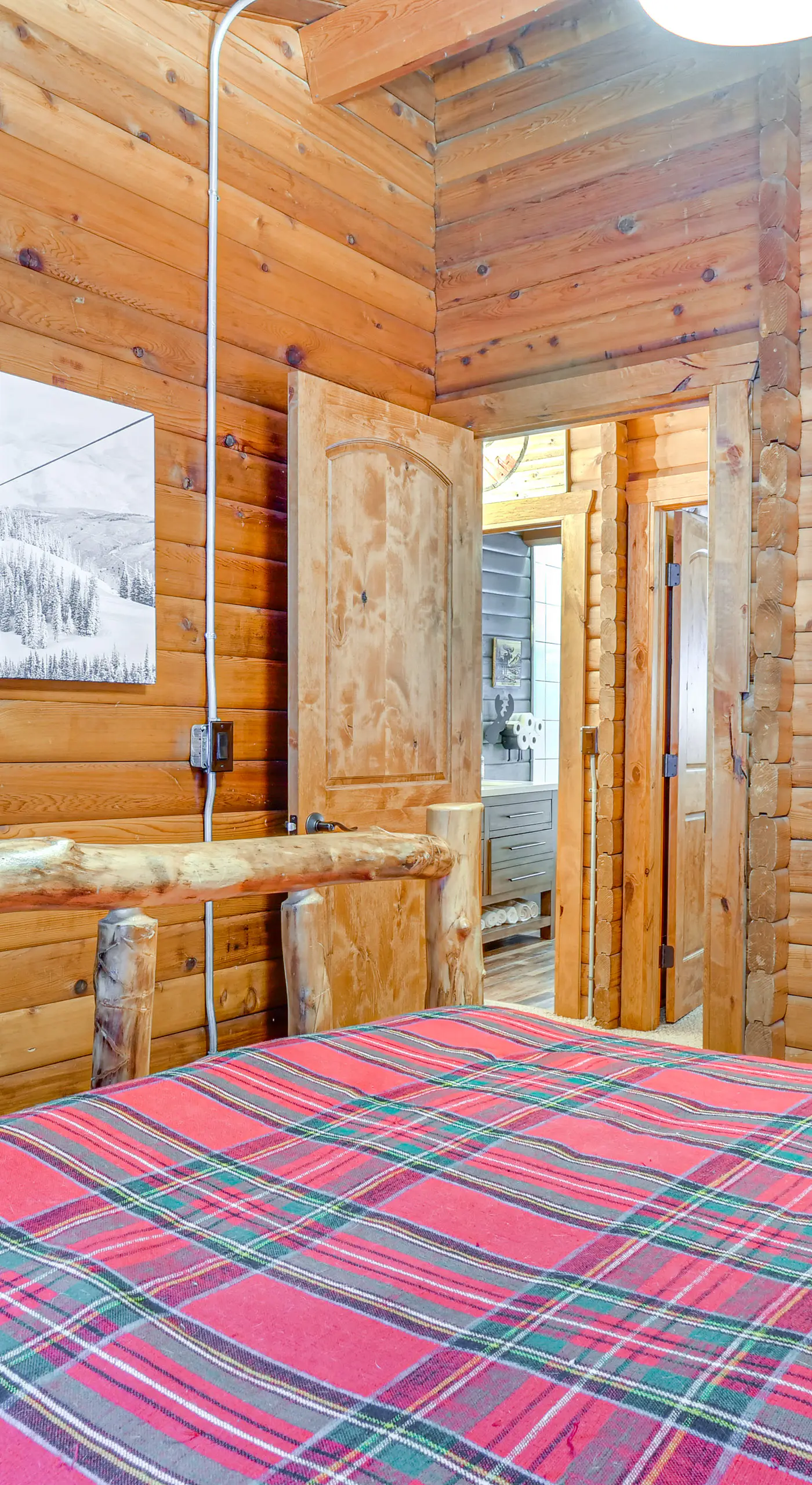 5 Mi to Breckenridge Ski Resort: Cozy Wood Cabin!