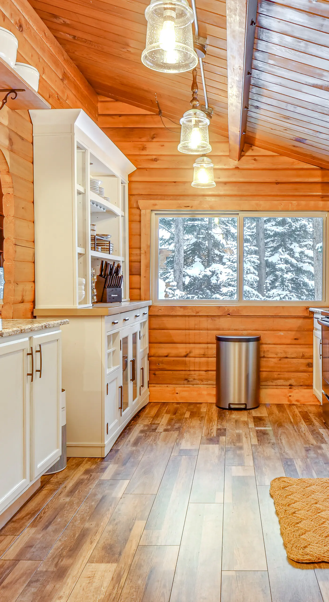 5 Mi to Breckenridge Ski Resort: Cozy Wood Cabin!