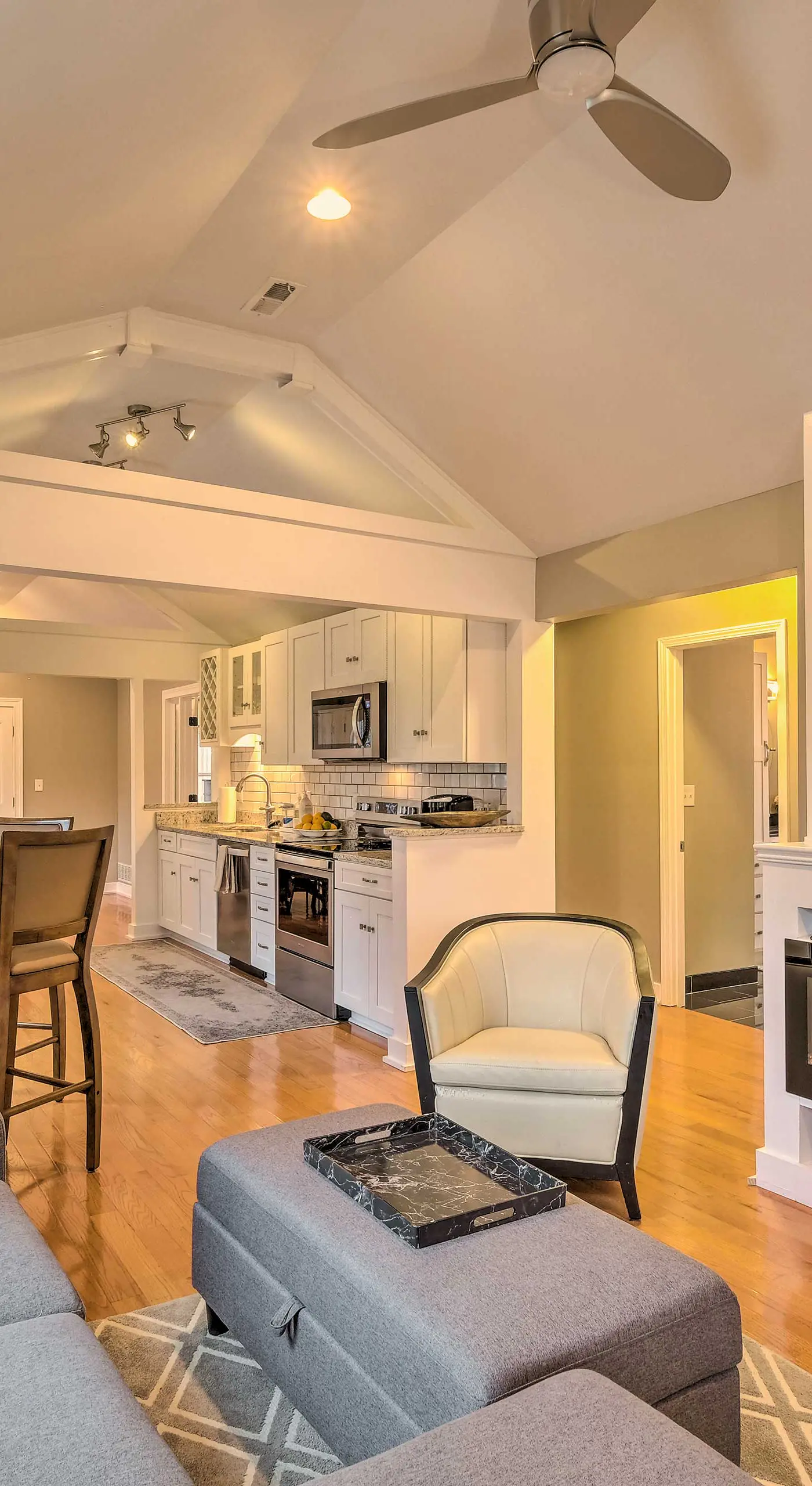Luxe Lyndon Home < 11 Mi to Dtwn Louisville!