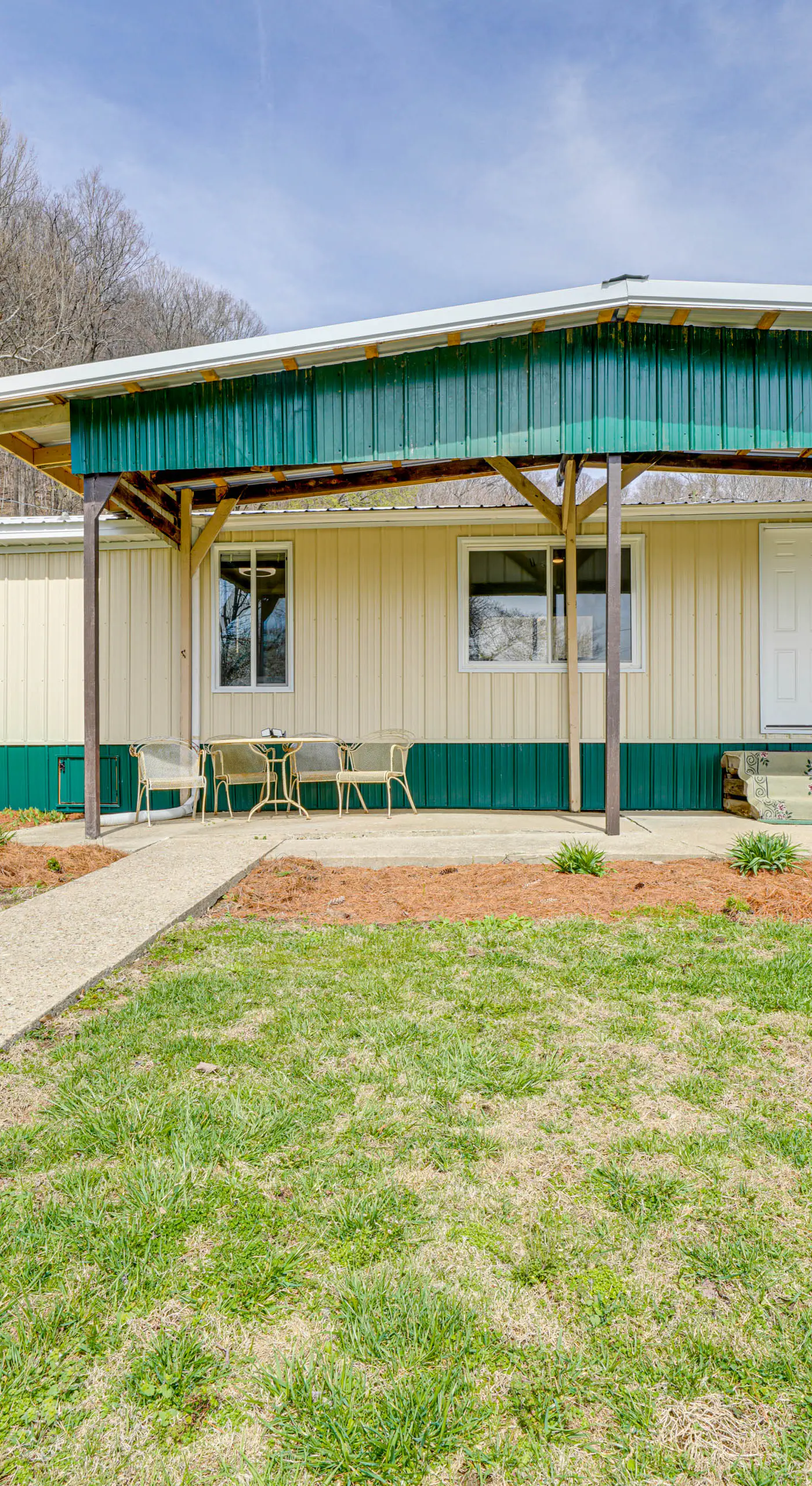 3 Mi to Caesars Casino: Indiana Retreat w/ Patio!