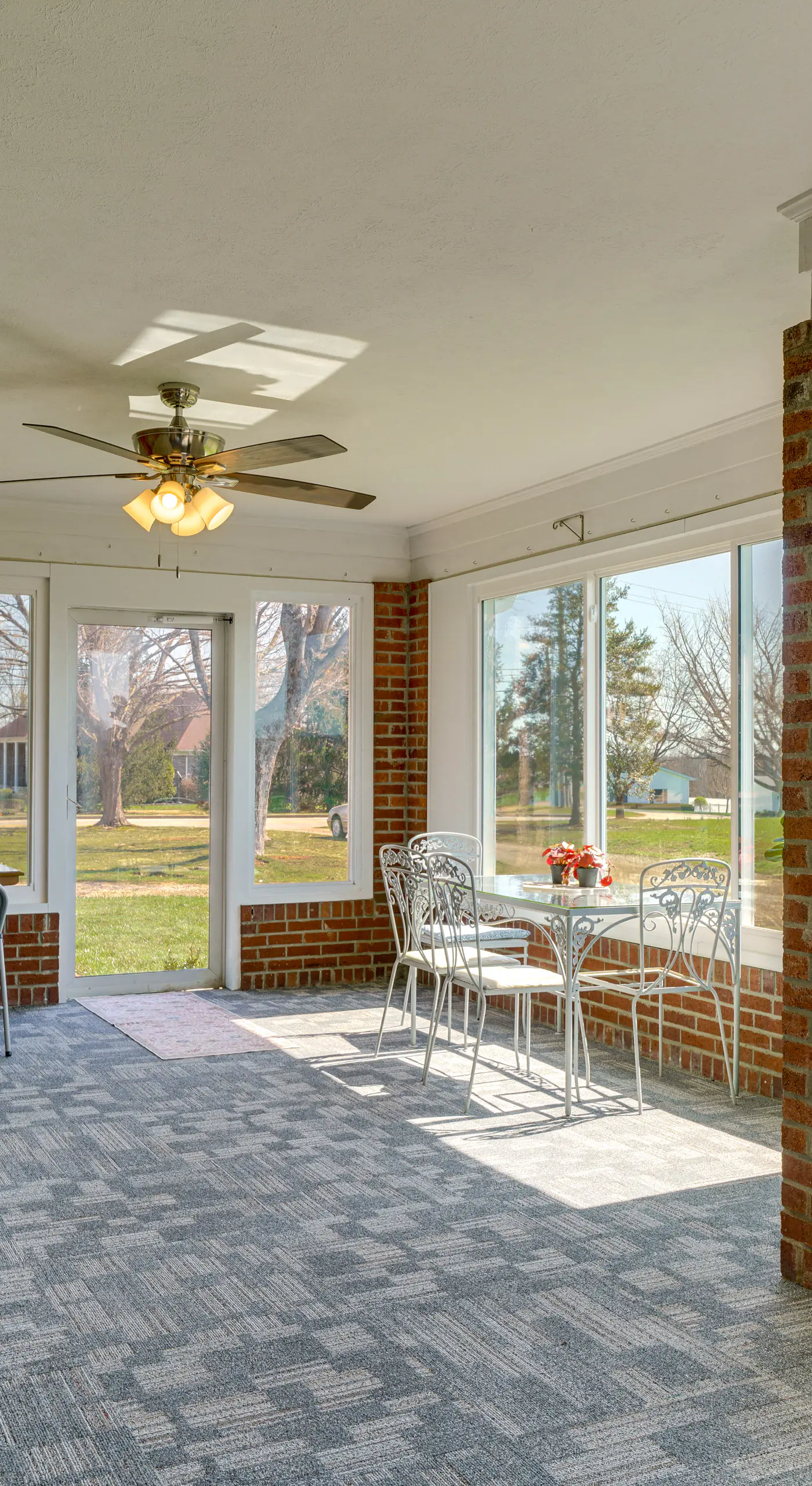 Sunroom & Spacious Yard: Home Near Louisville!