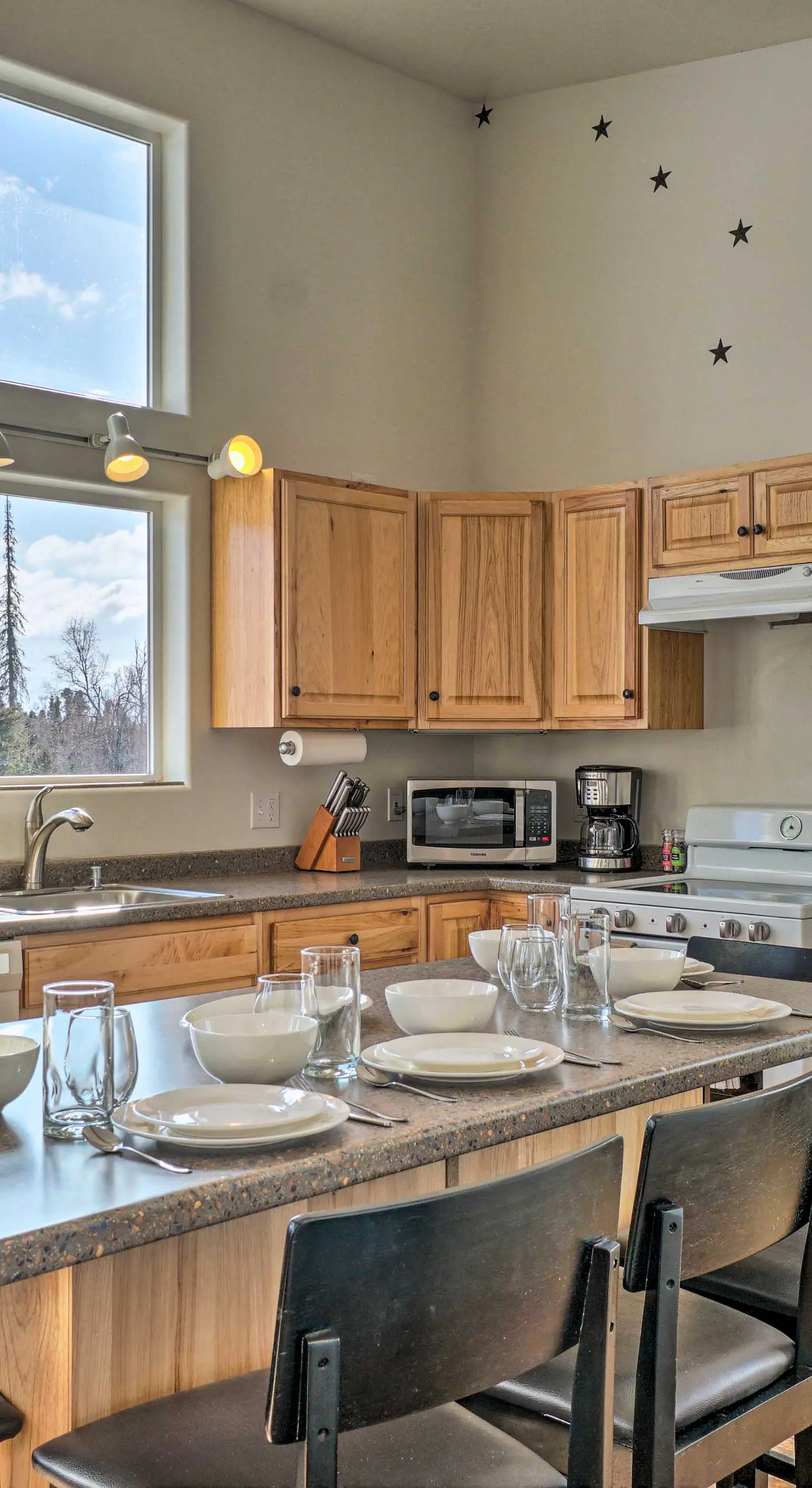 Pet-Friendly Duplex w/ Northern Lights Aurora View