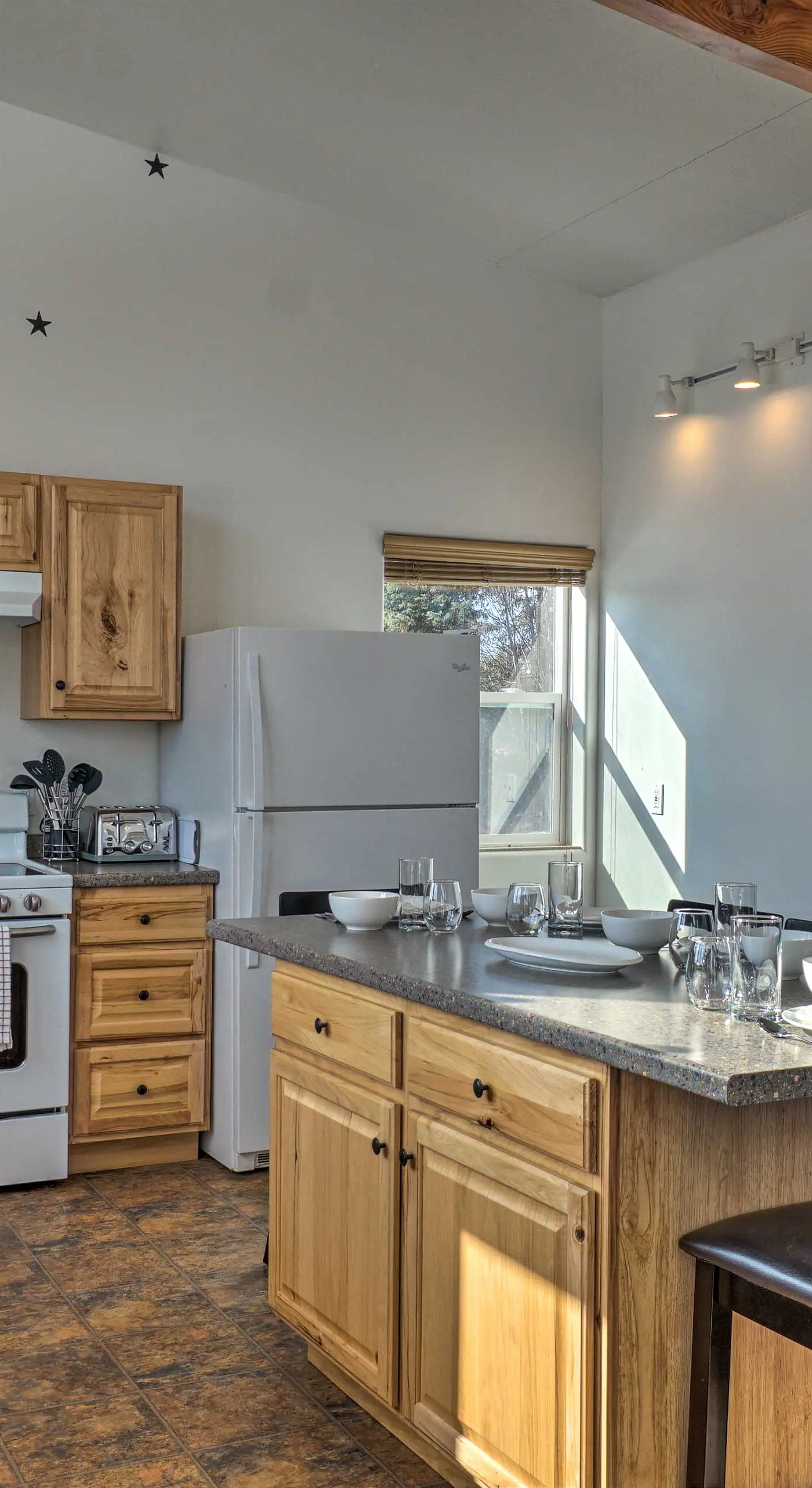 Pet-Friendly Duplex w/ Northern Lights Aurora View