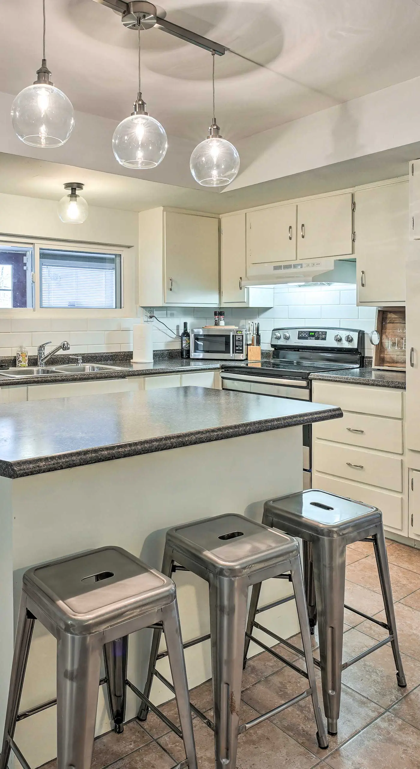 Cozy South Bend Retreat < 2 Mi to Notre Dame!