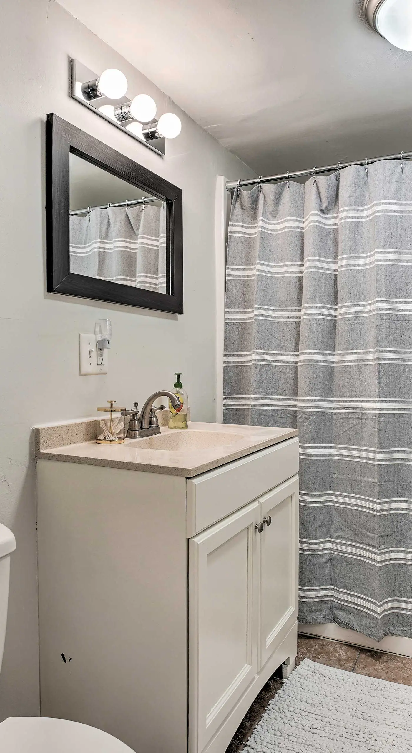 Cozy South Bend Retreat < 2 Mi to Notre Dame!