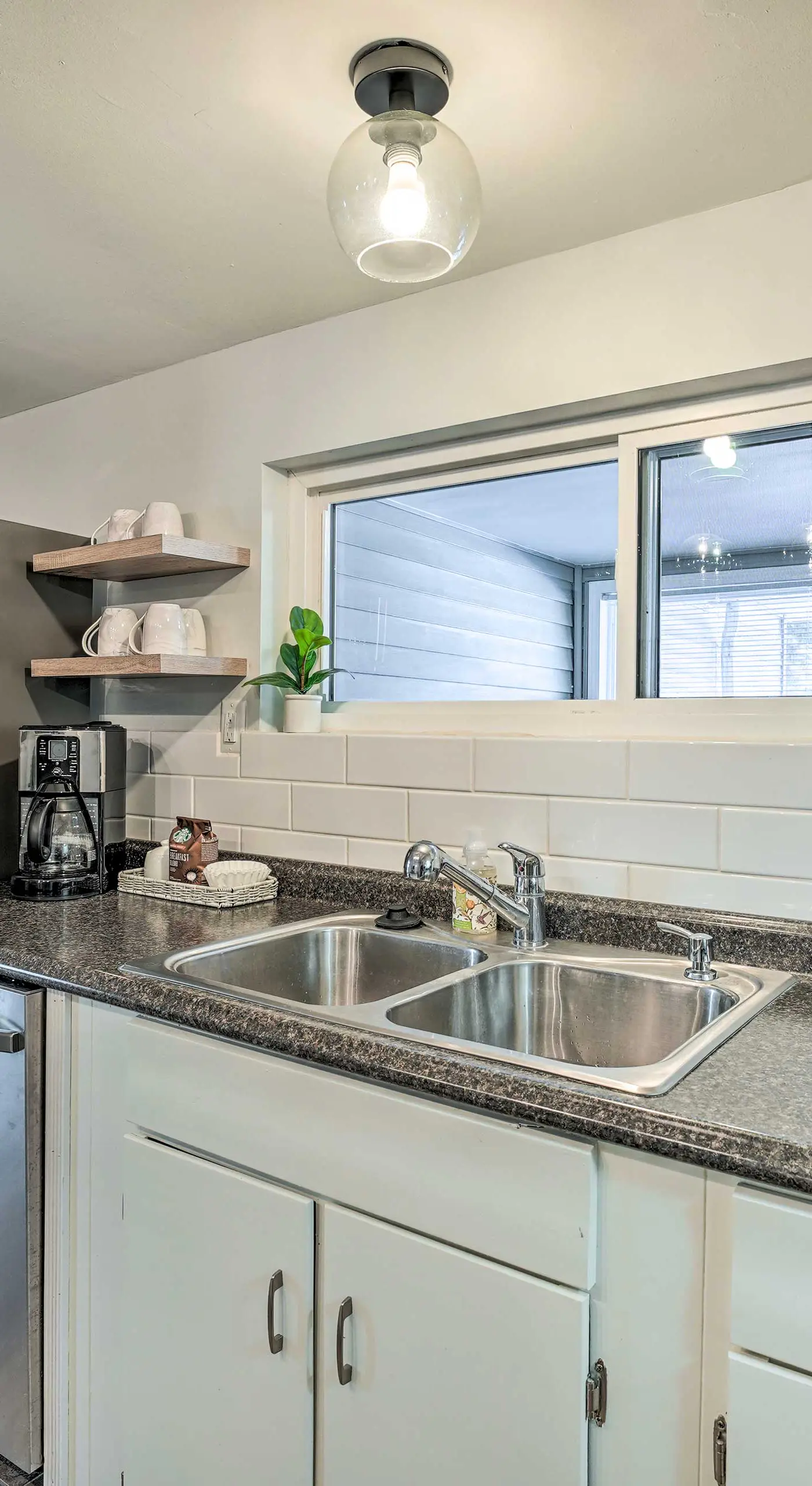 Cozy South Bend Retreat < 2 Mi to Notre Dame!