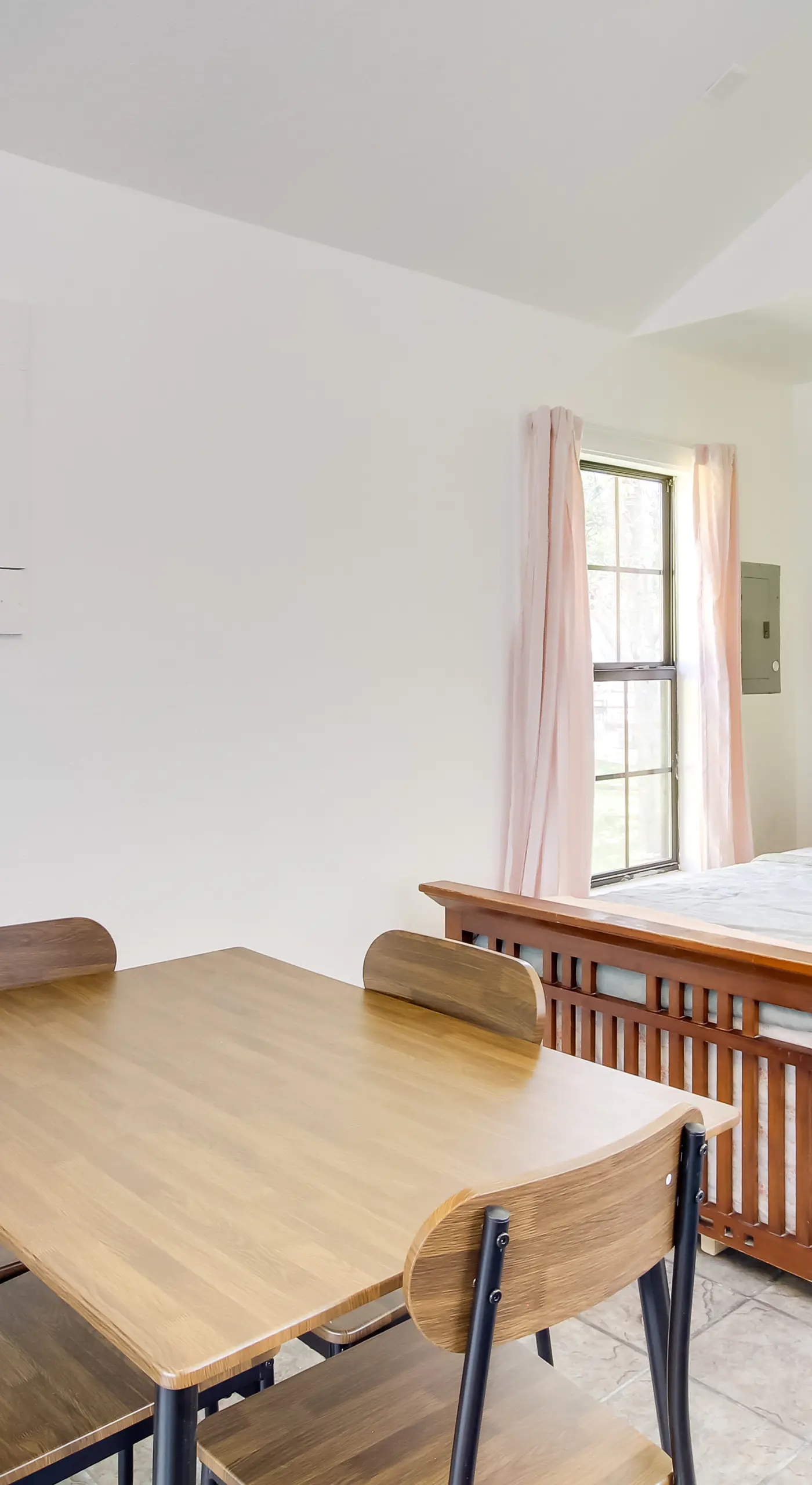 Charming Biloxi Studio w/ Community Pool & Lake!