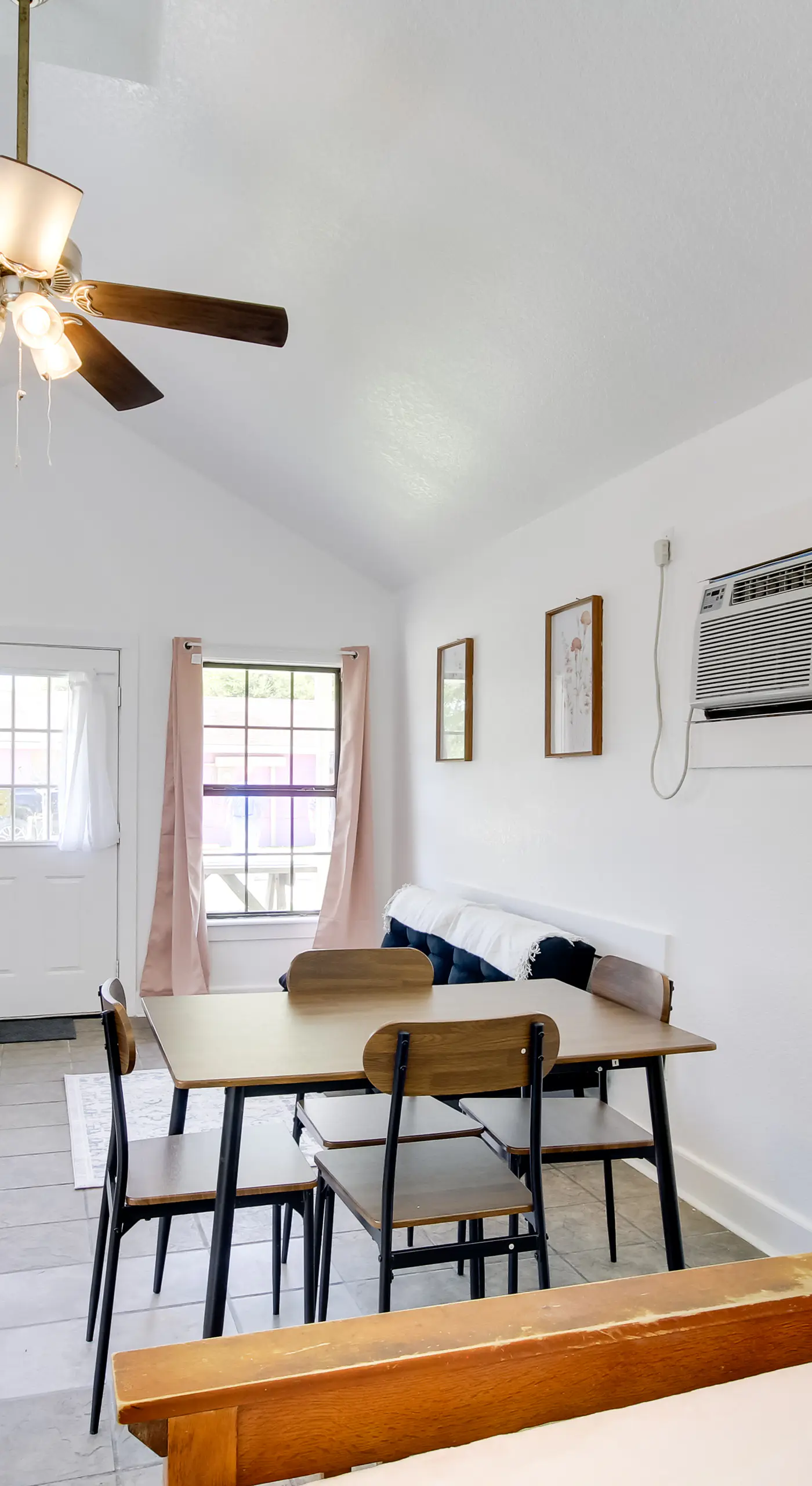 Charming Biloxi Studio w/ Community Pool & Lake!
