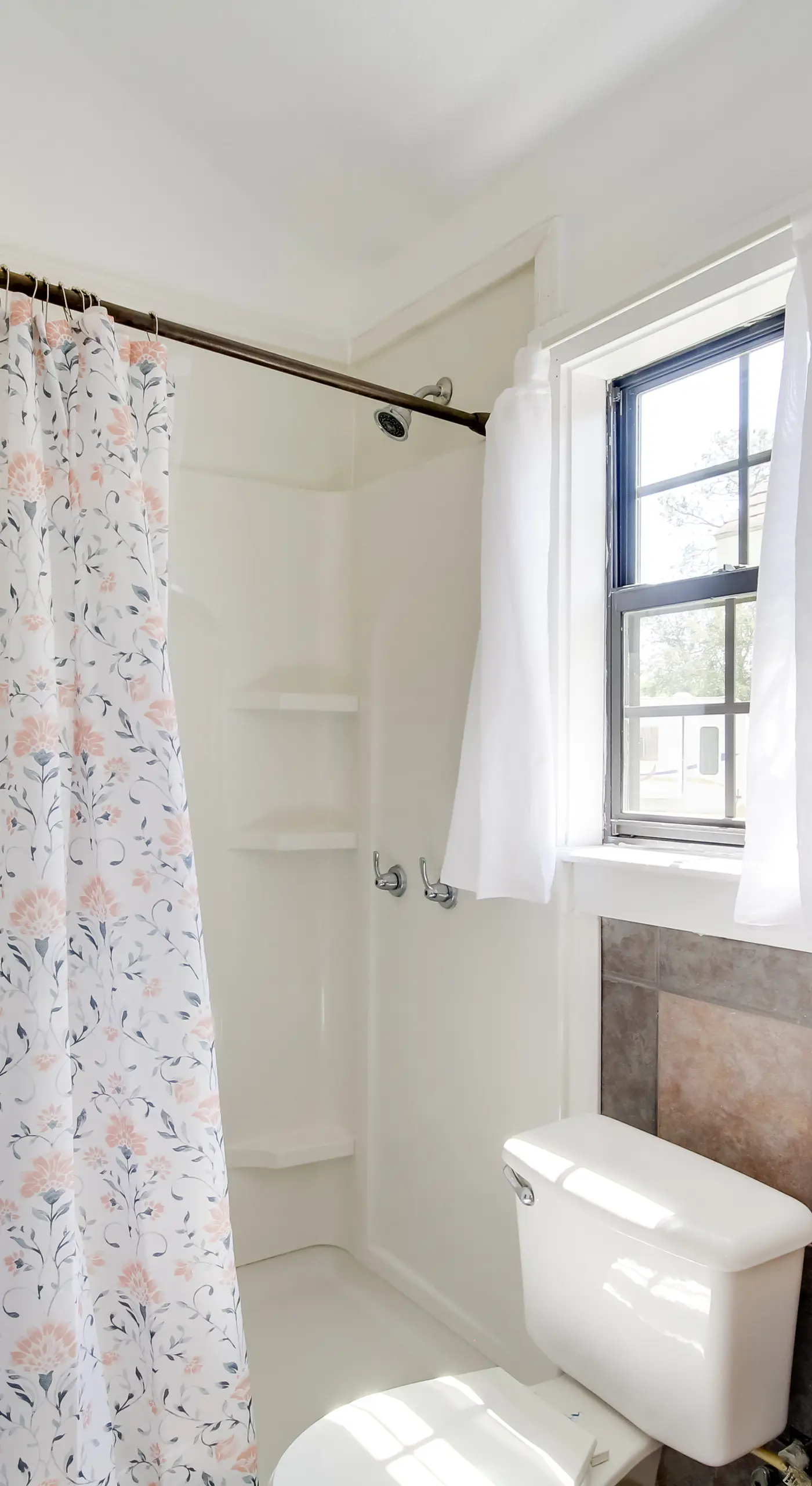 Charming Biloxi Studio w/ Community Pool & Lake!