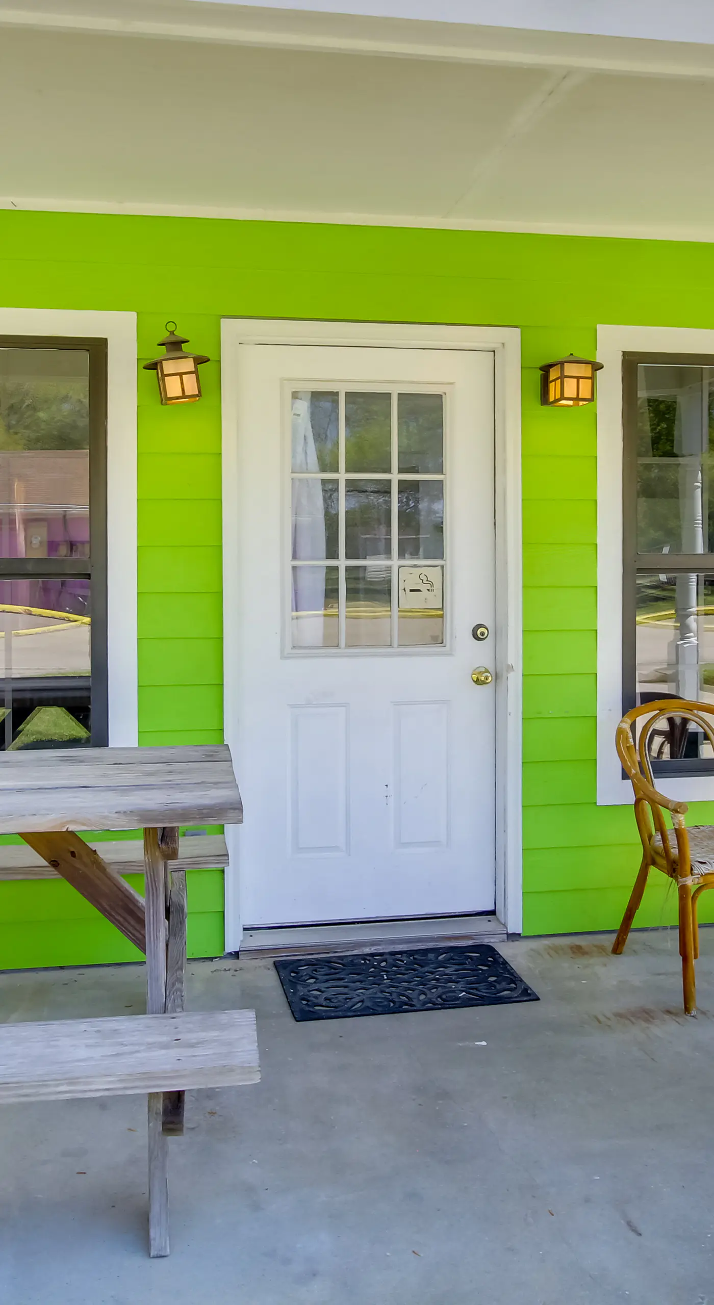 Charming Biloxi Studio w/ Community Pool & Lake!