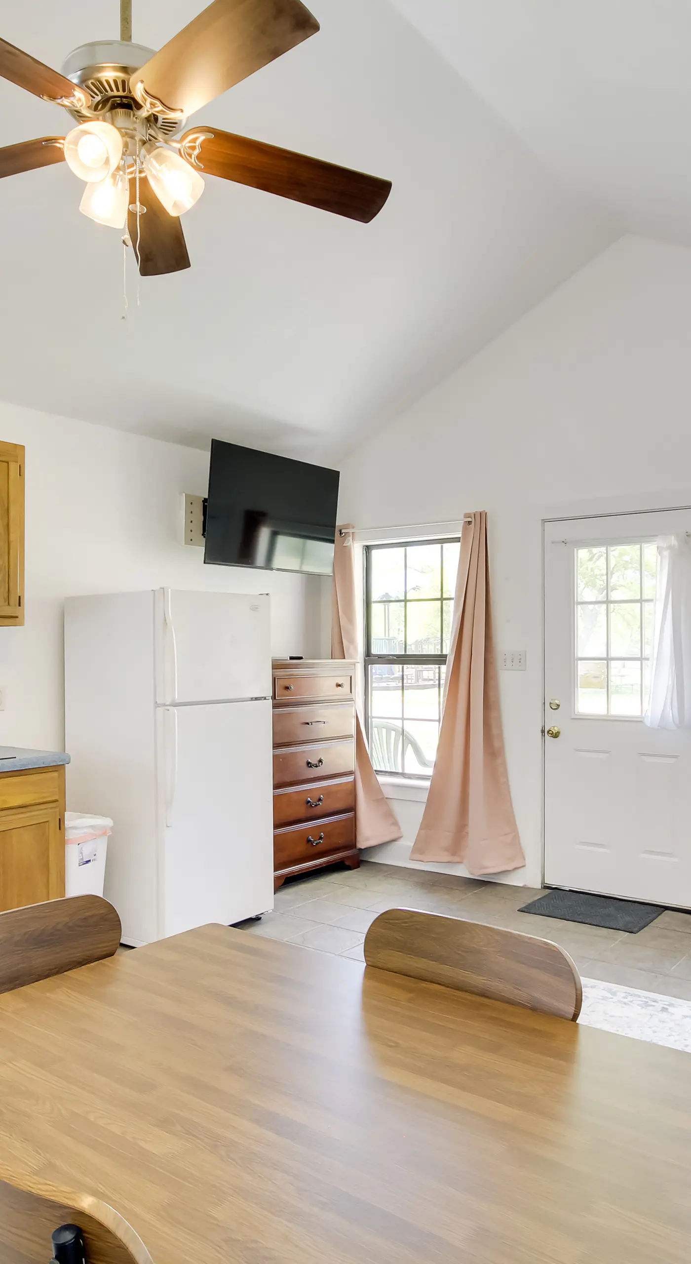 Charming Biloxi Studio w/ Community Pool & Lake!