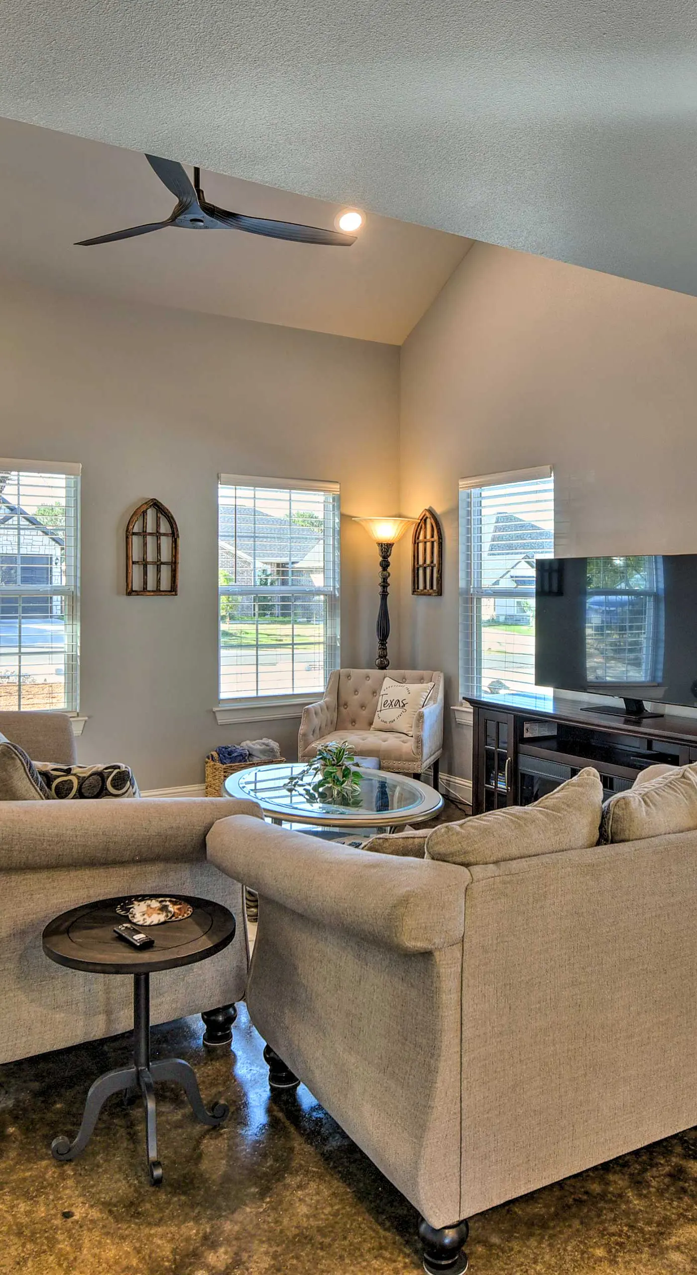Hot Tub & Fire Pit! Cozy Granbury Escape Near Lake