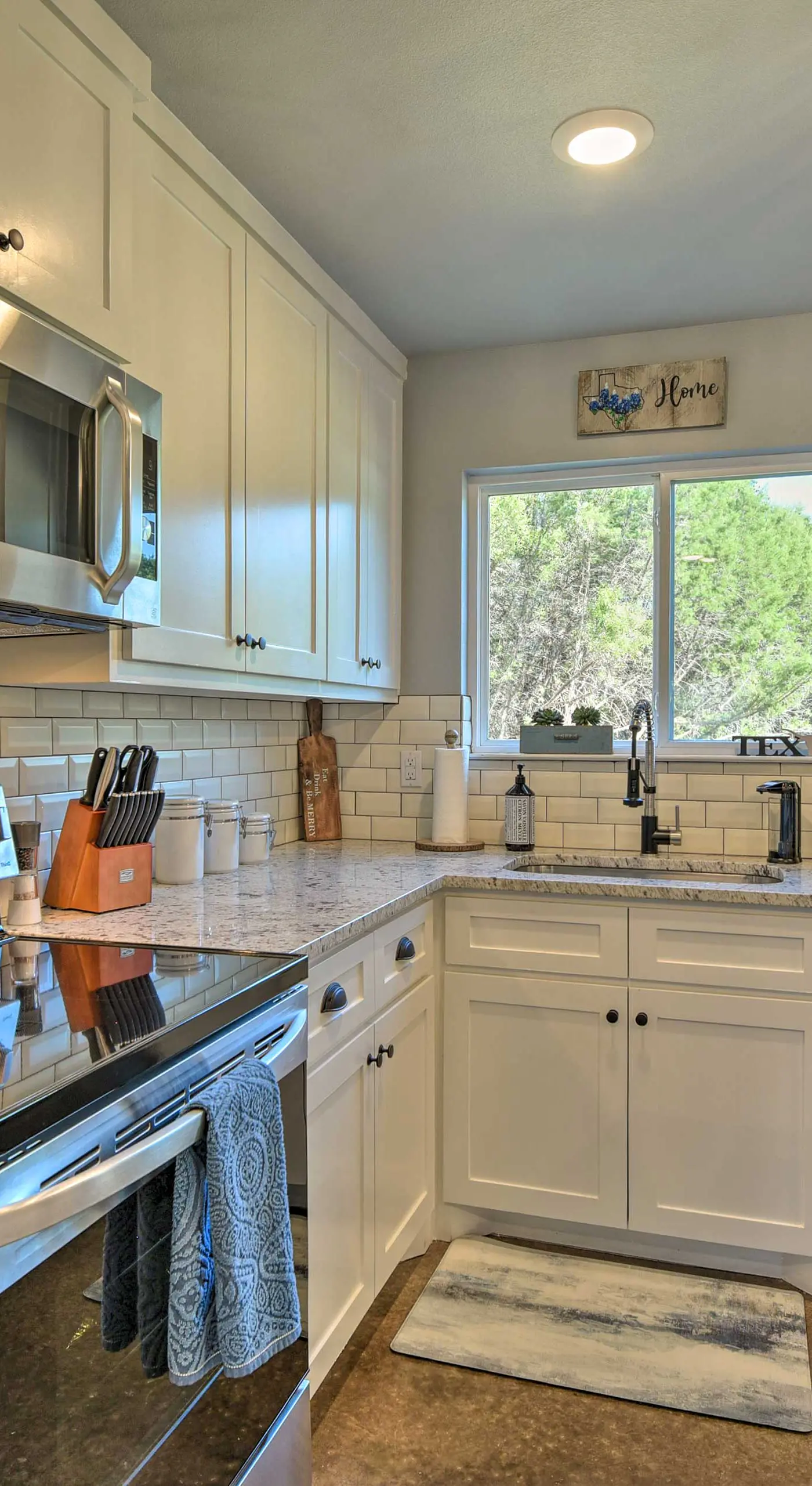 Hot Tub & Fire Pit! Cozy Granbury Escape Near Lake