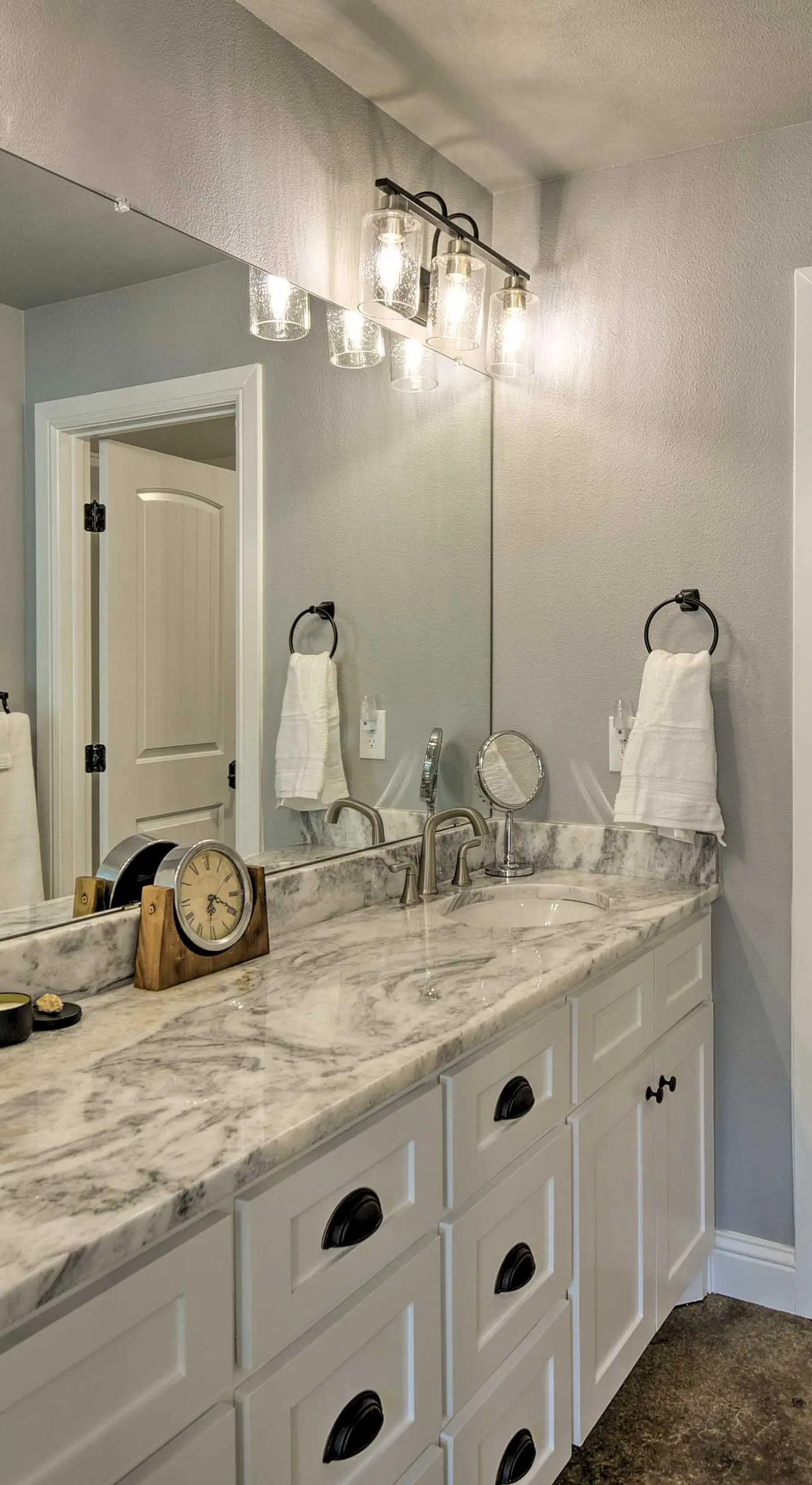Hot Tub & Fire Pit! Cozy Granbury Escape Near Lake