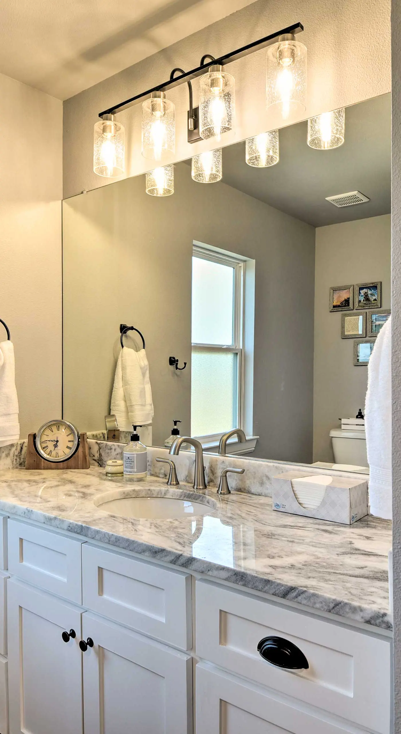 Hot Tub & Fire Pit! Cozy Granbury Escape Near Lake