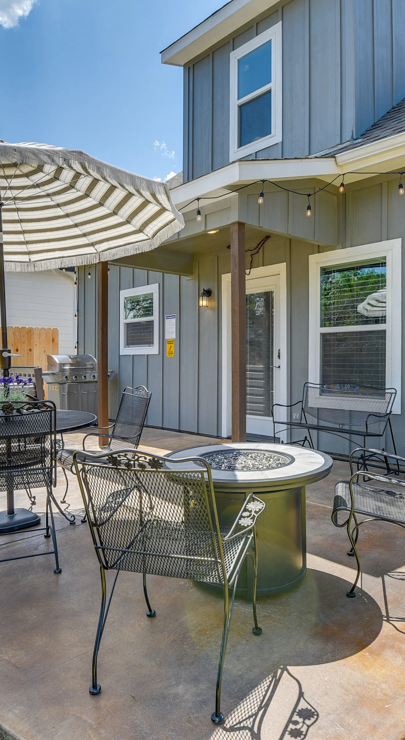 Hot Tub & Fire Pit! Cozy Granbury Escape Near Lake