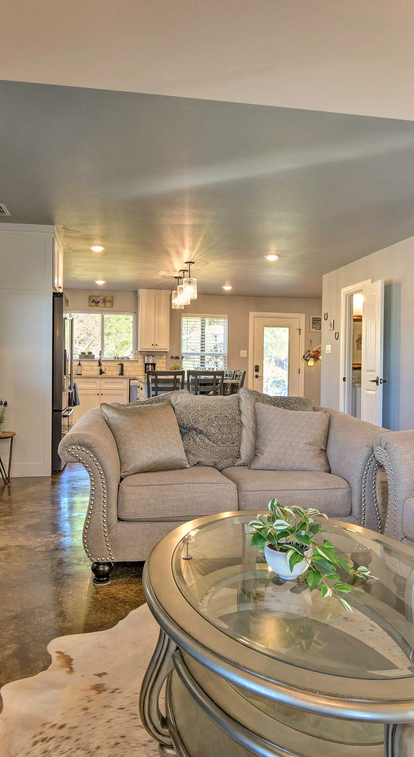 Hot Tub & Fire Pit! Cozy Granbury Escape Near Lake