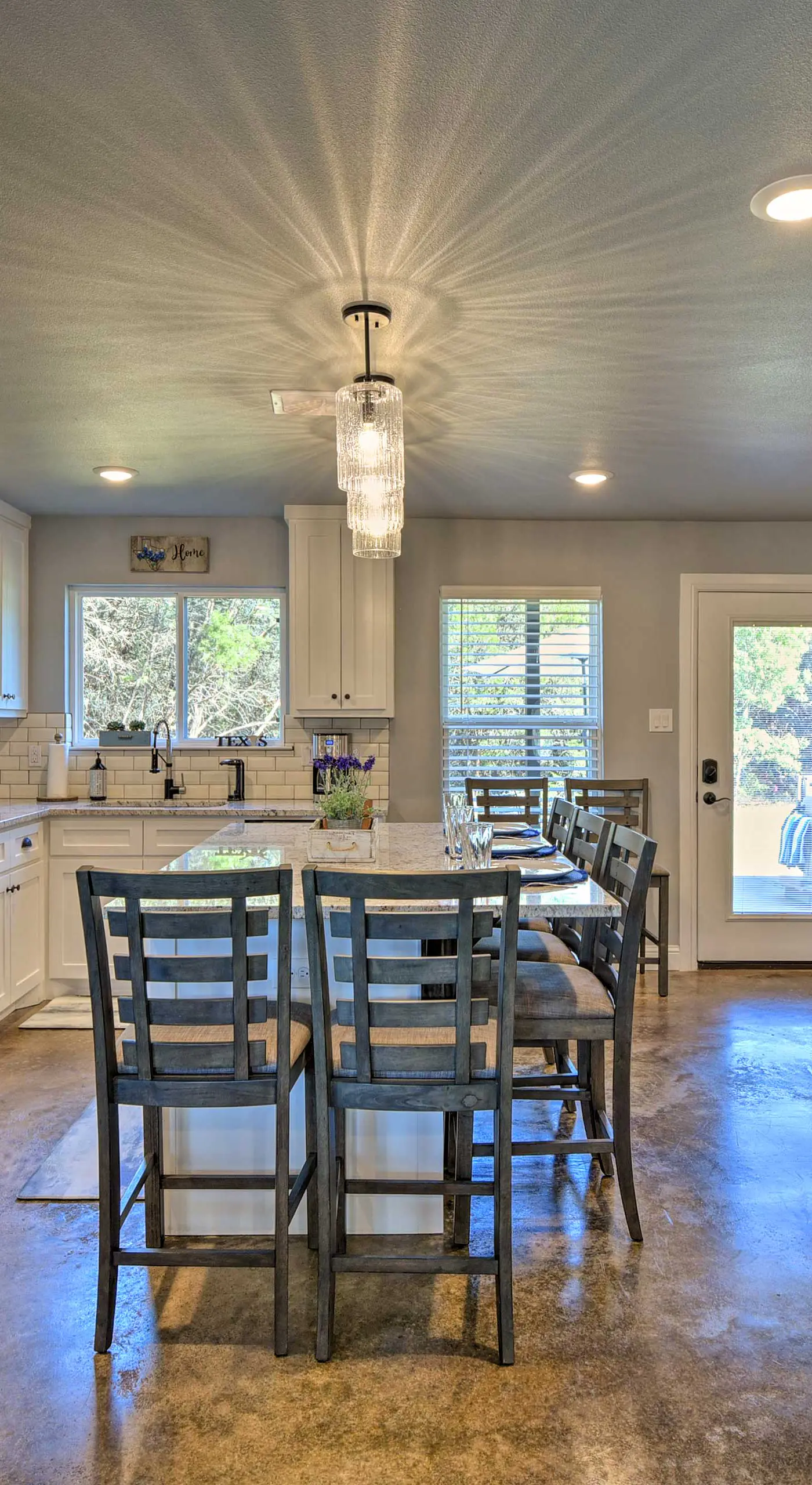 Hot Tub & Fire Pit! Cozy Granbury Escape Near Lake