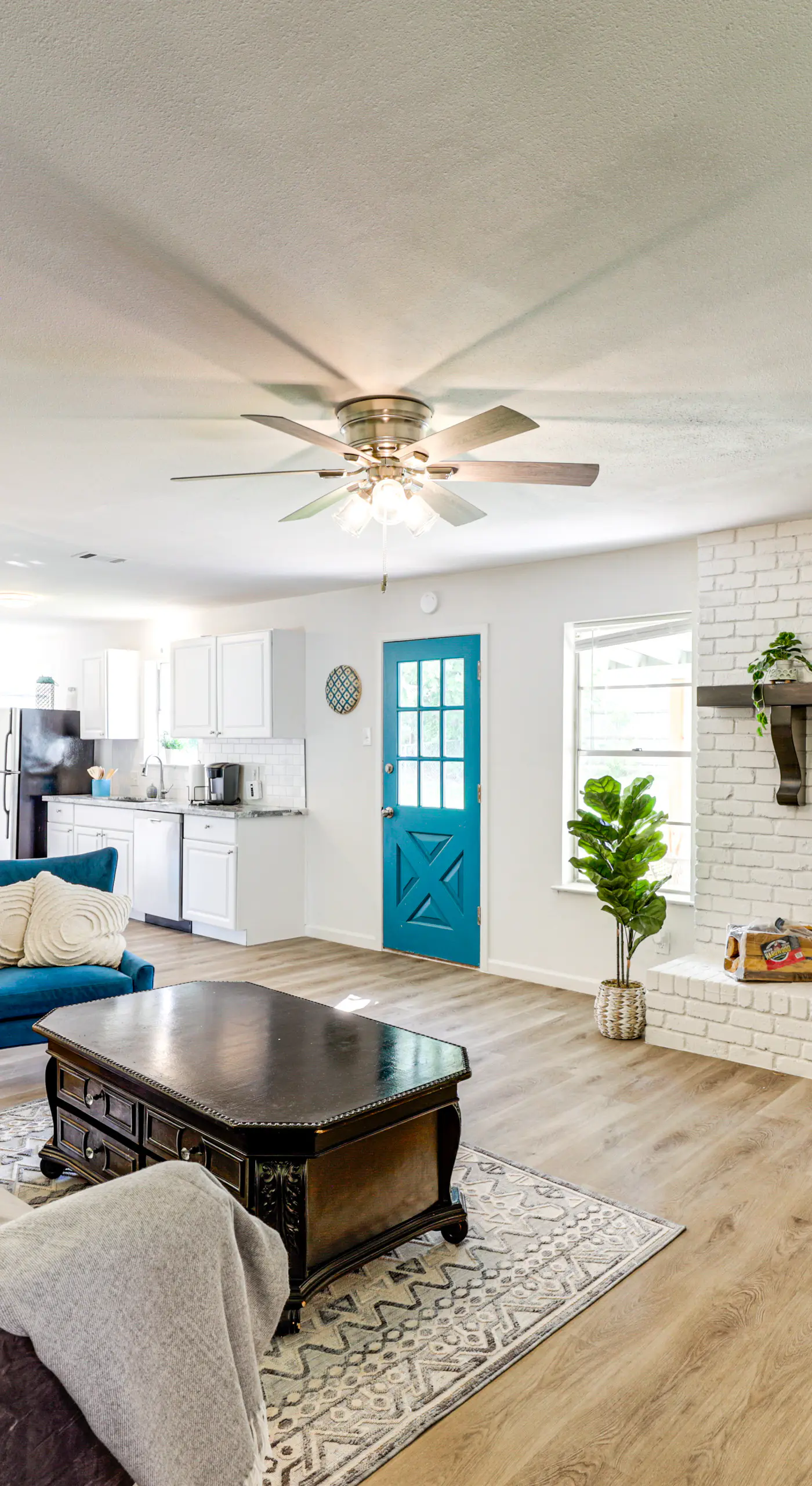 Near Shops & Eats: Commuter-Friendly FWTX Home