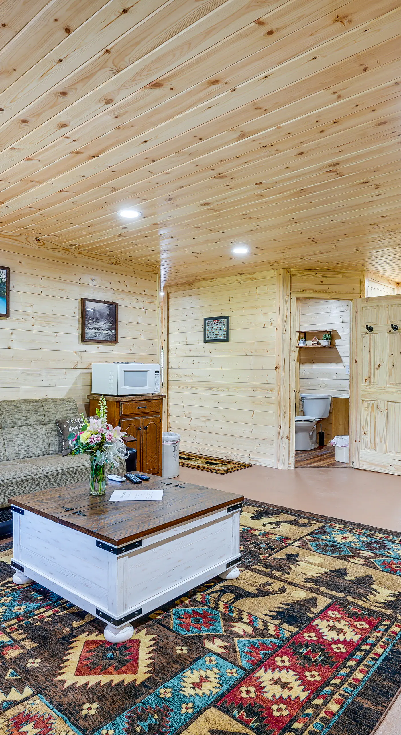 Charming Cabin Near Roaring River State Park!