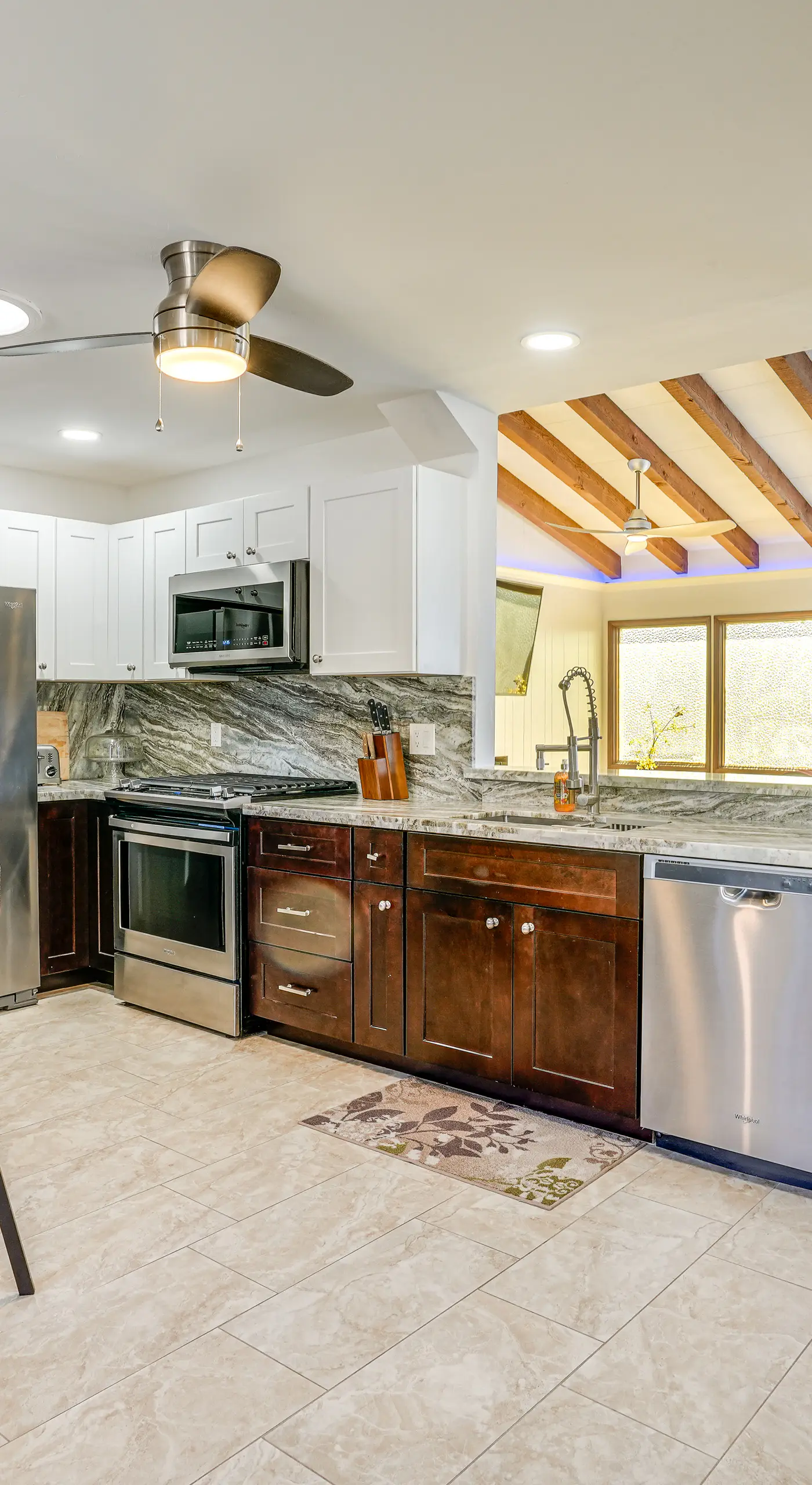 1 Mi to Dtwn: Scenic Prescott Hillside Retreat!