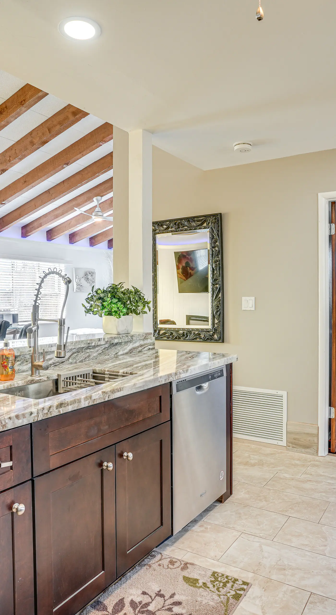 1 Mi to Dtwn: Scenic Prescott Hillside Retreat!
