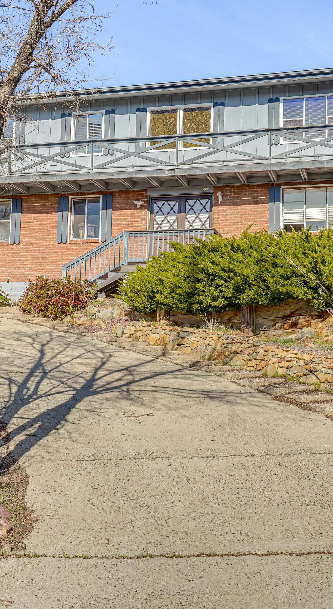 1 Mi to Dtwn: Scenic Prescott Hillside Retreat!