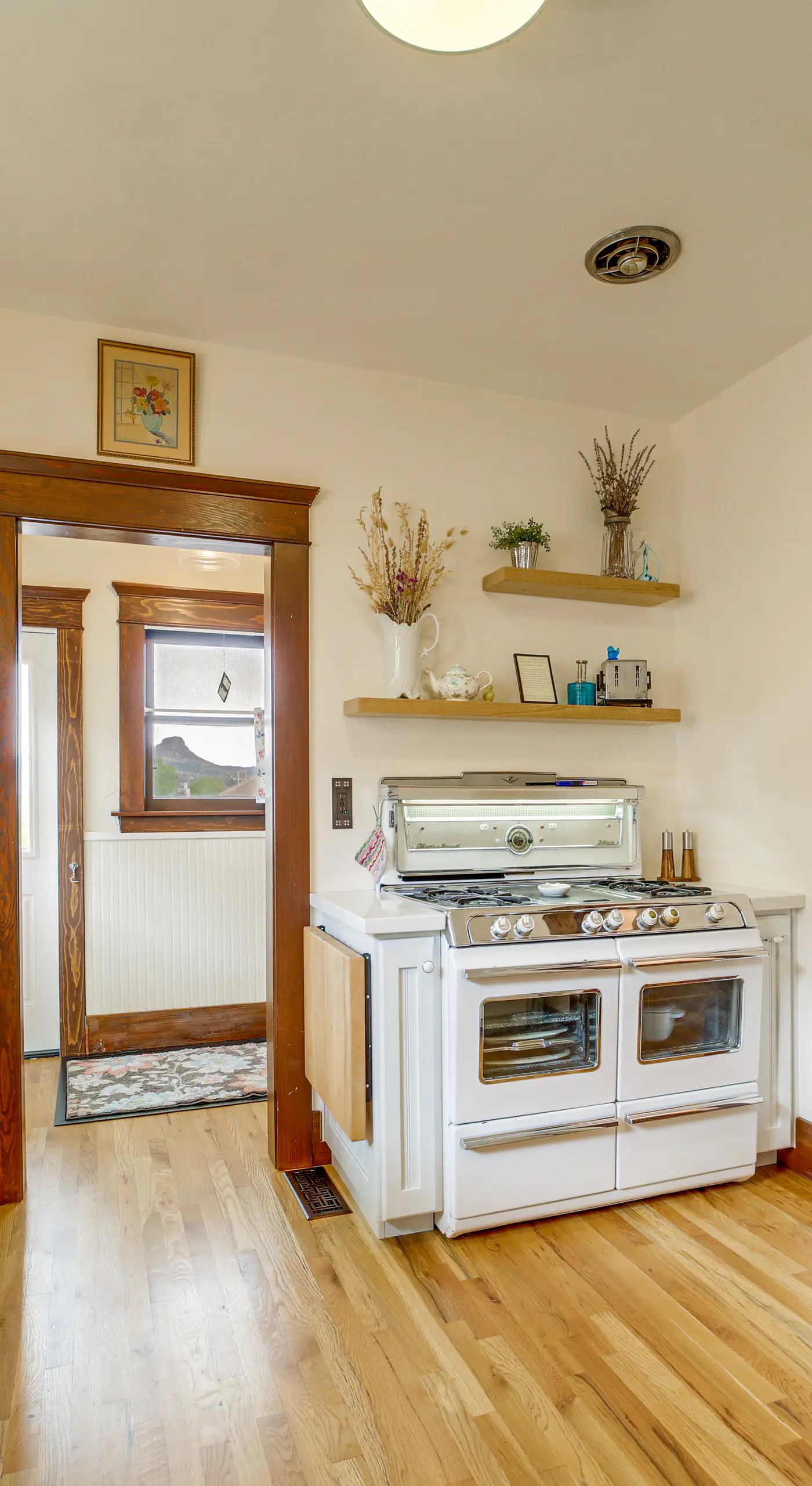 3 Blocks to Plaza! Historic Prescott Gem w/ Grill