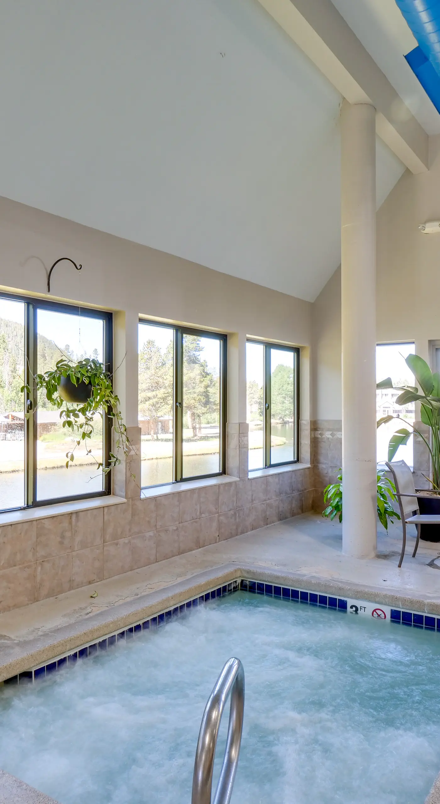 Keystone Lake Haven: Heated Pool & Ski Shuttle!