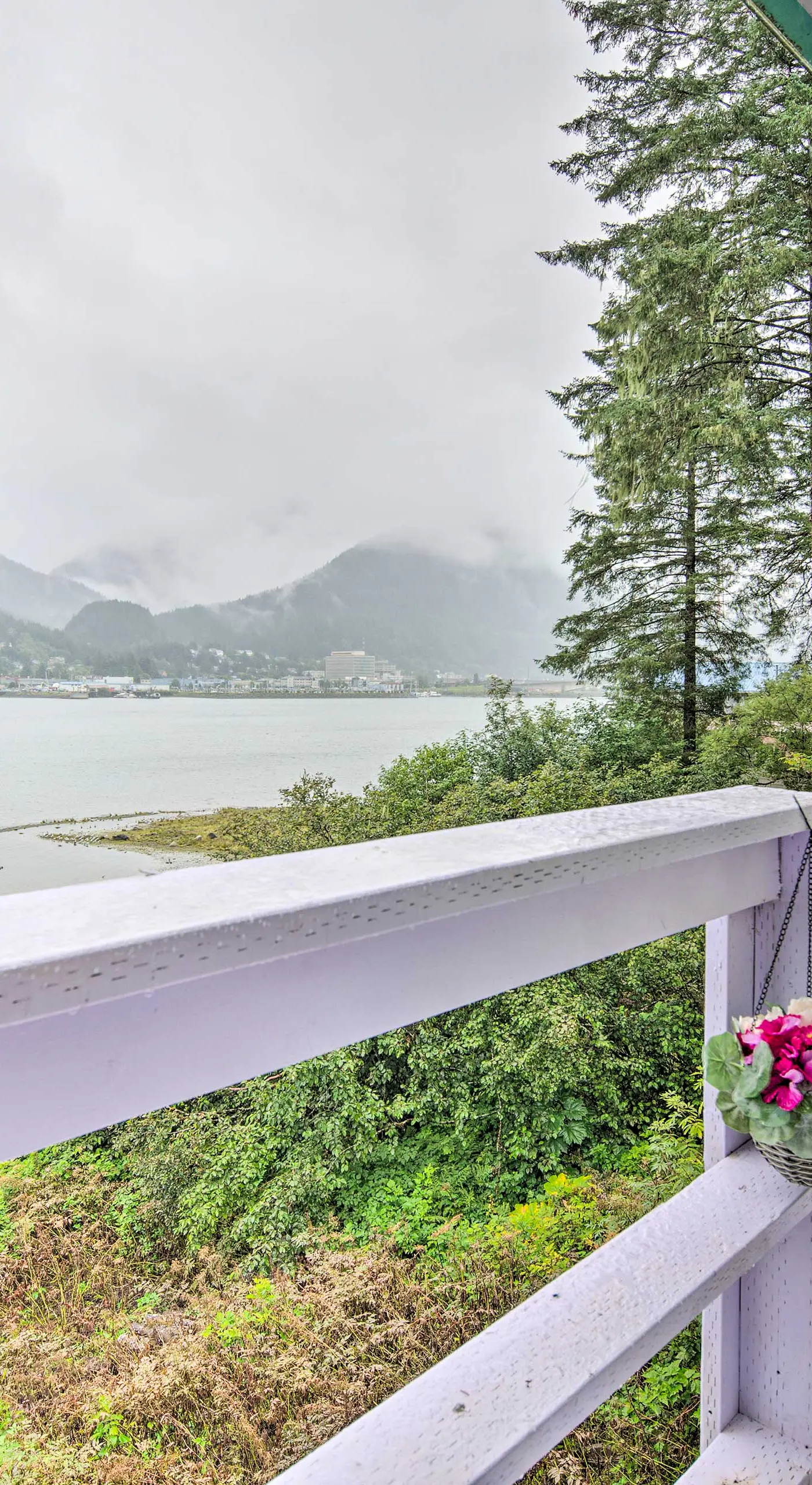 Waterfront House w/ Glacial Views - Near Downtown!