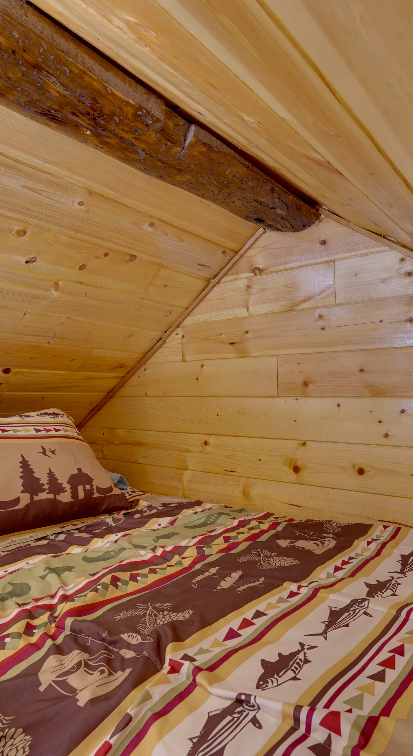 Lakefront Bliss! Ultimate Soldotna Retreat w/ Deck