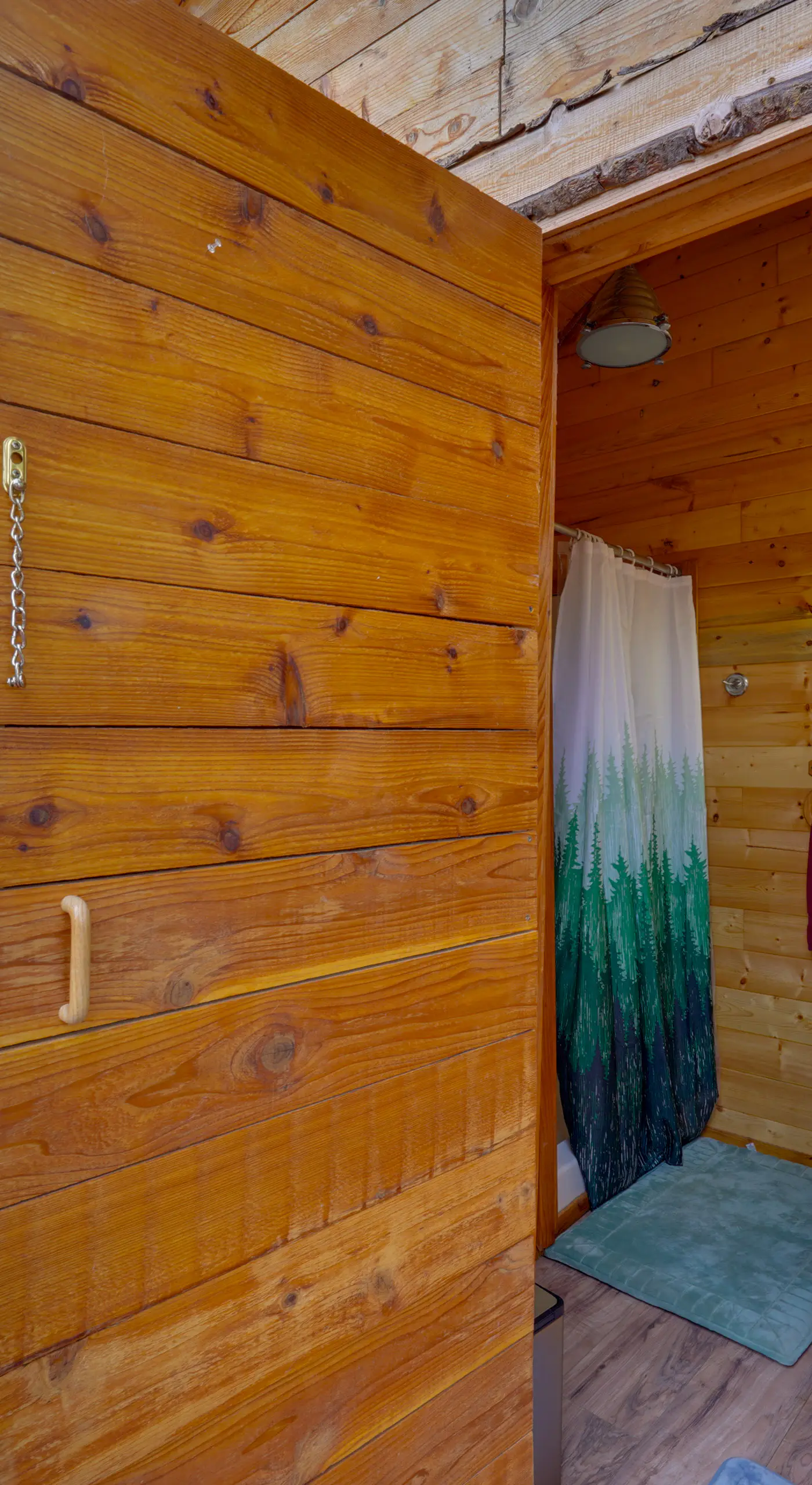 Lakefront Bliss! Ultimate Soldotna Retreat w/ Deck